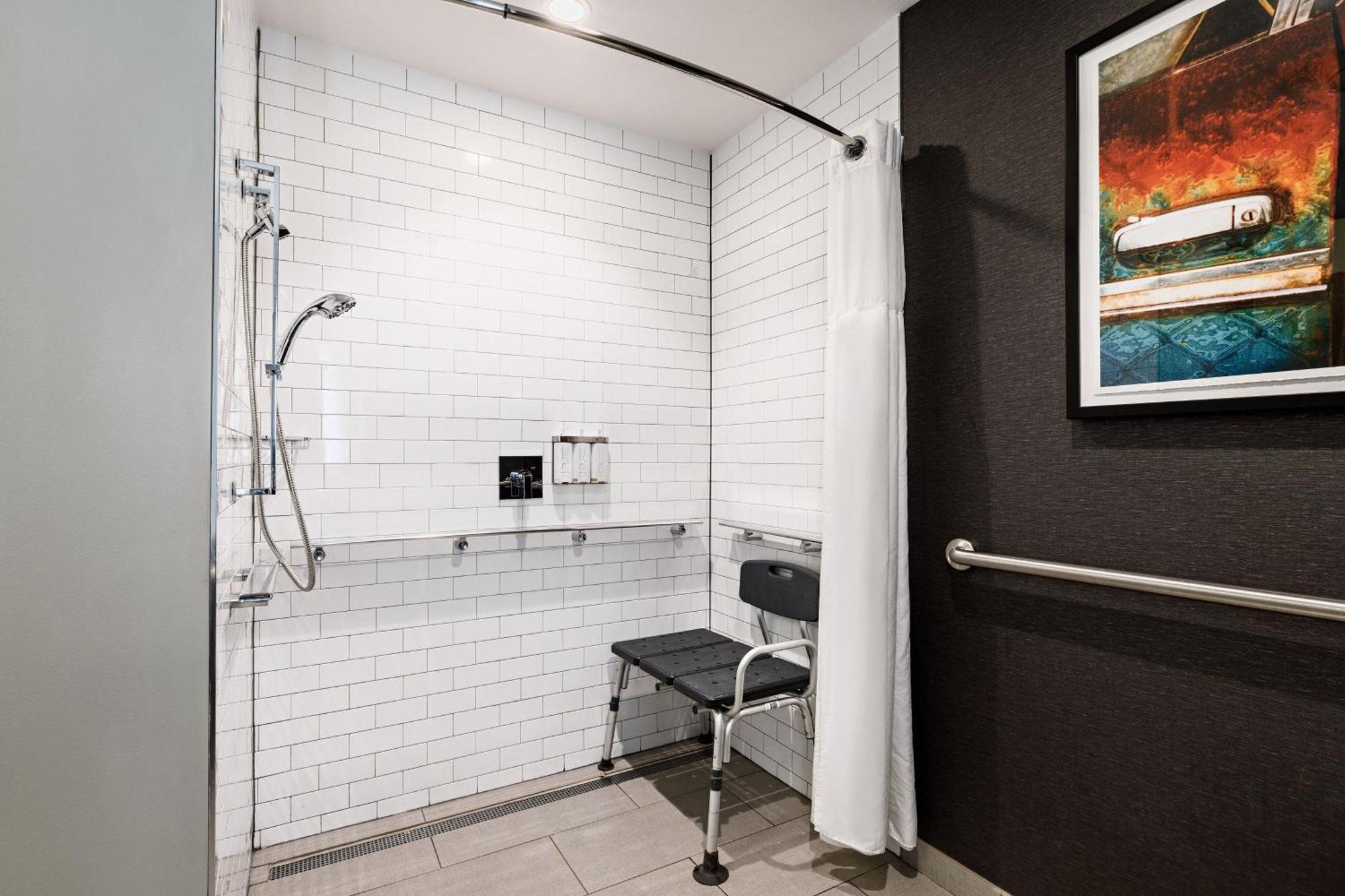 Standard Queen Room Two Queen Beds Mobility Hearing Accessible Roll Shower