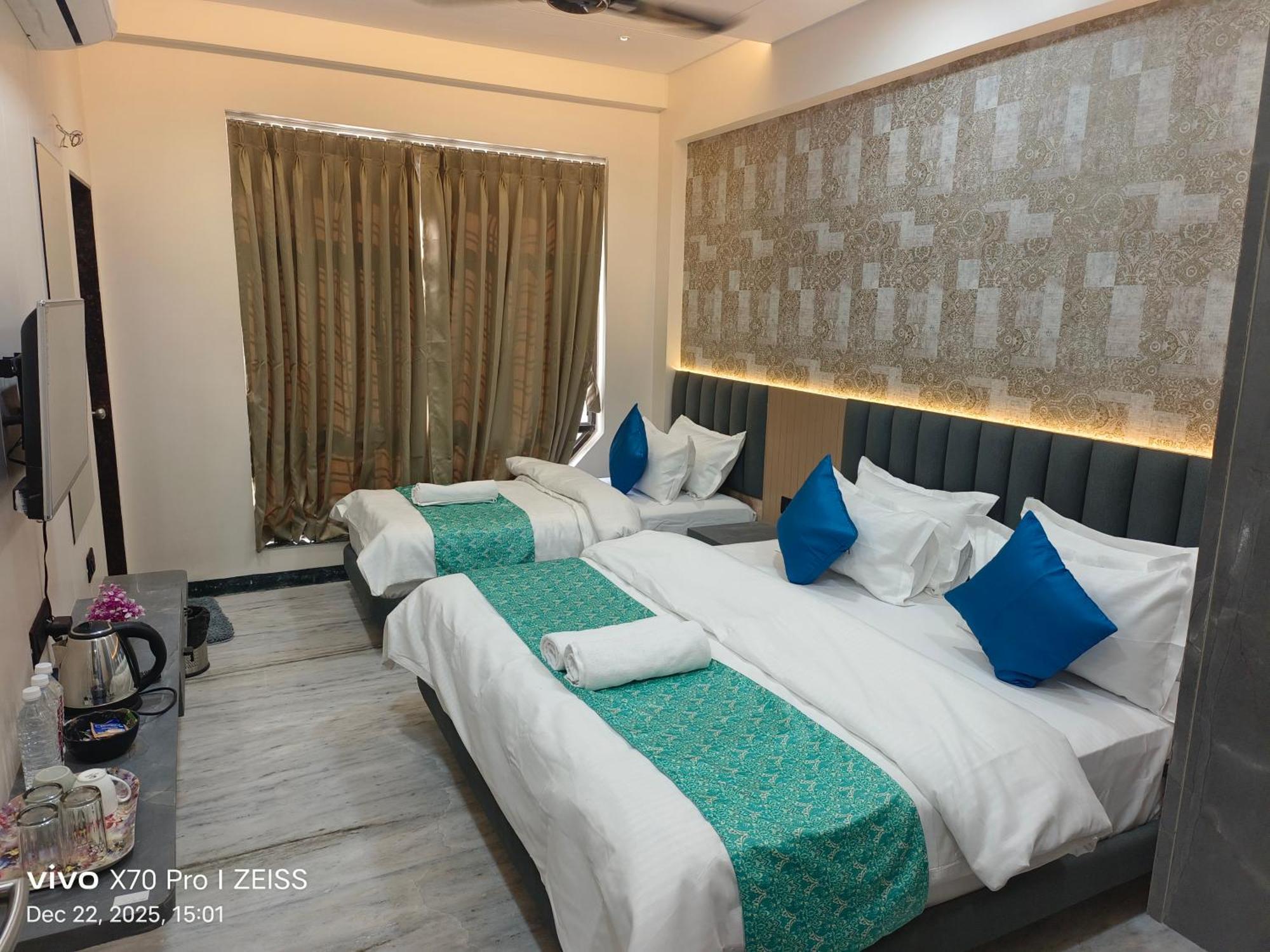 Deluxe Triple Room Newly Renovated pick drop to Shirdi Railway Station