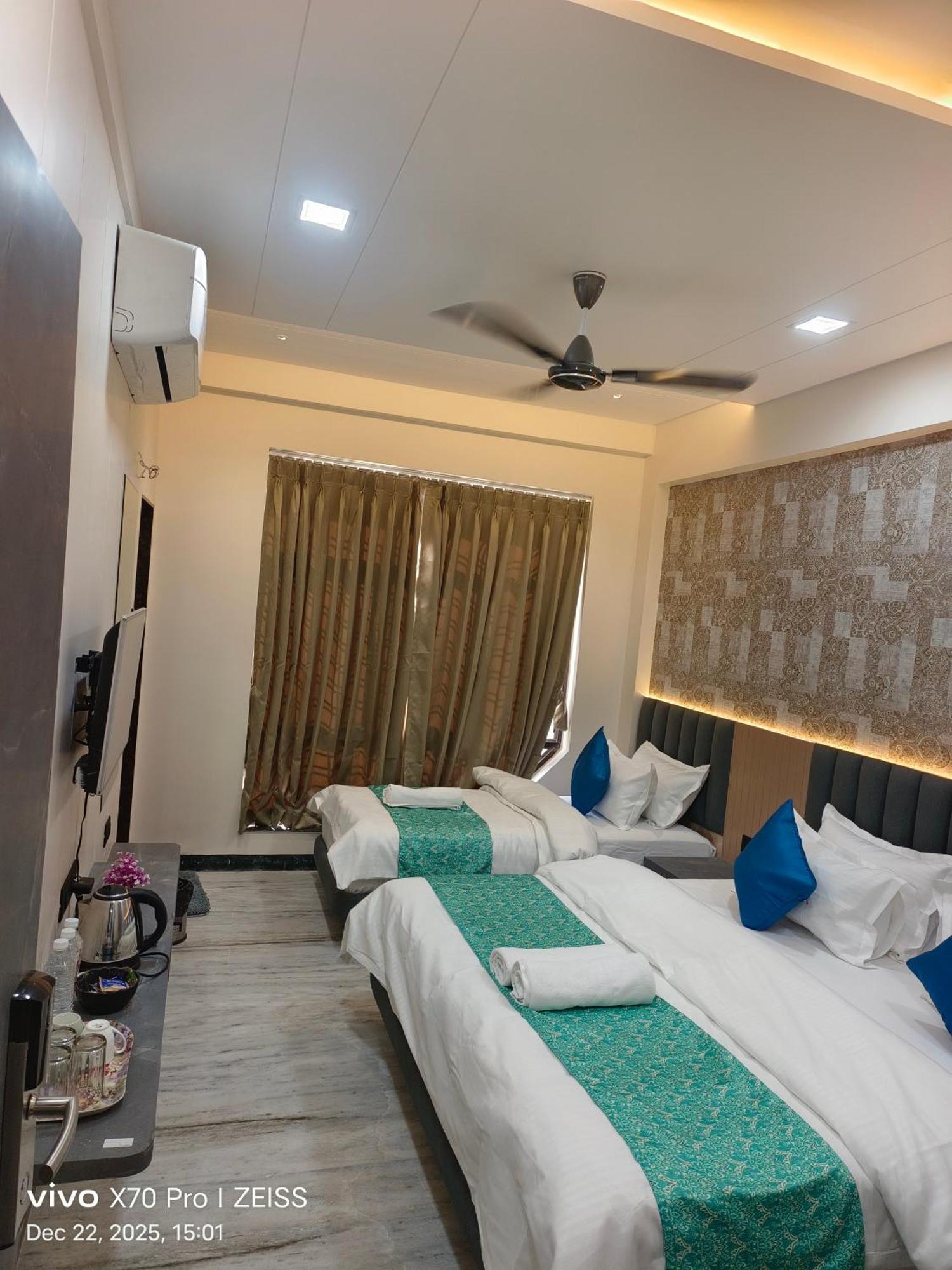Deluxe Triple Room Newly Renovated pick drop to Shirdi Railway Station
