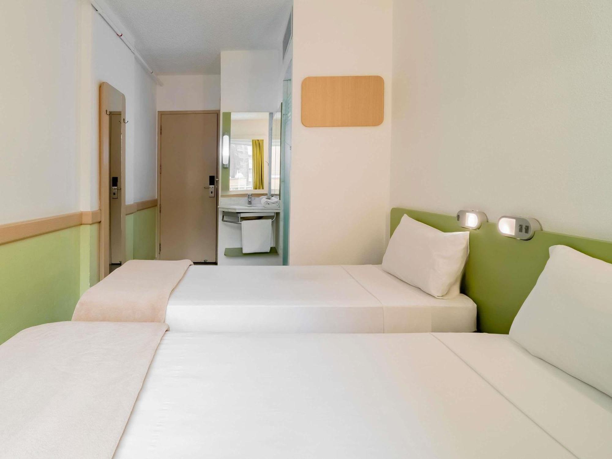 Standard Room with 2 Twin Beds