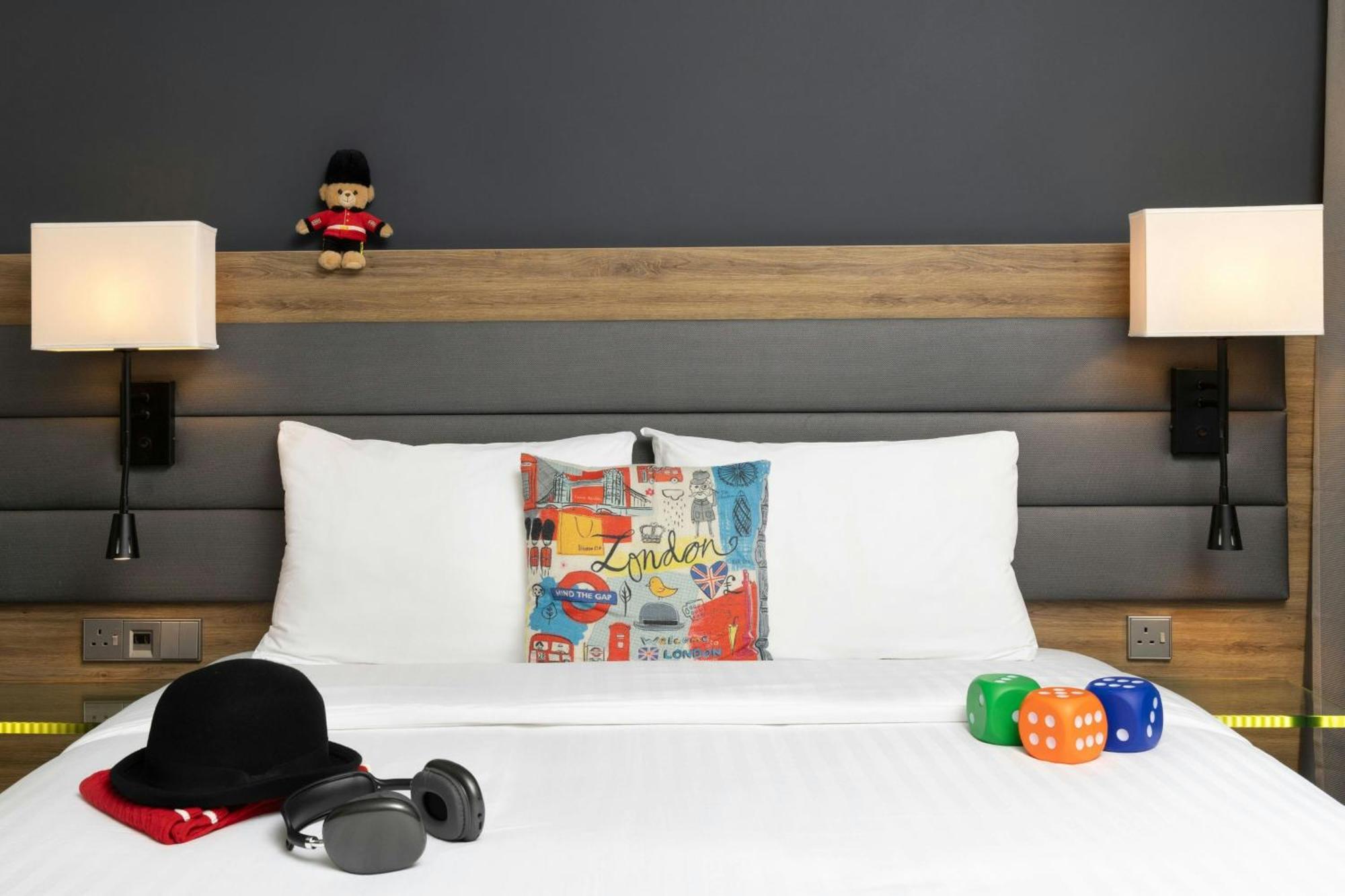 Moxy Queen Room