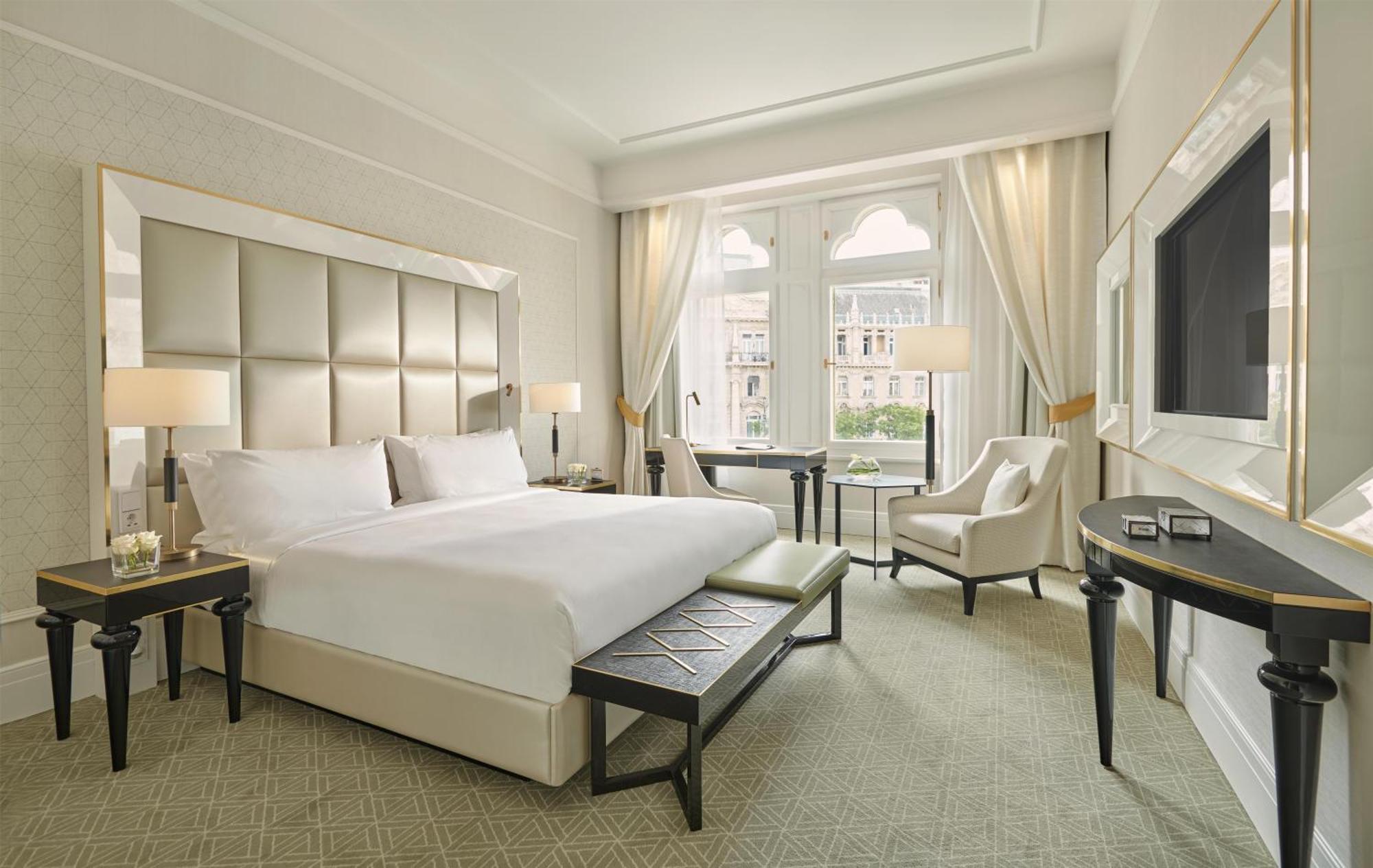 Deluxe King Room City View
