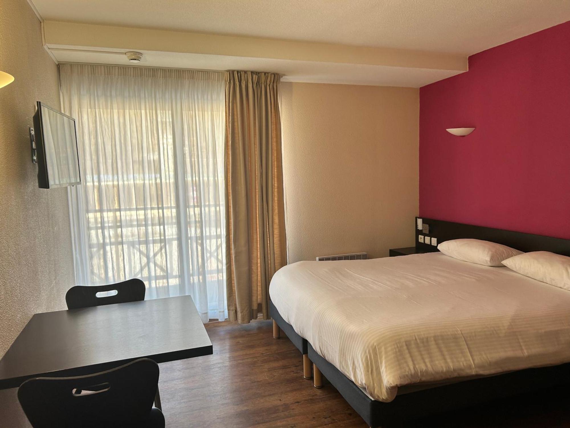 Estudio con cama extragrande