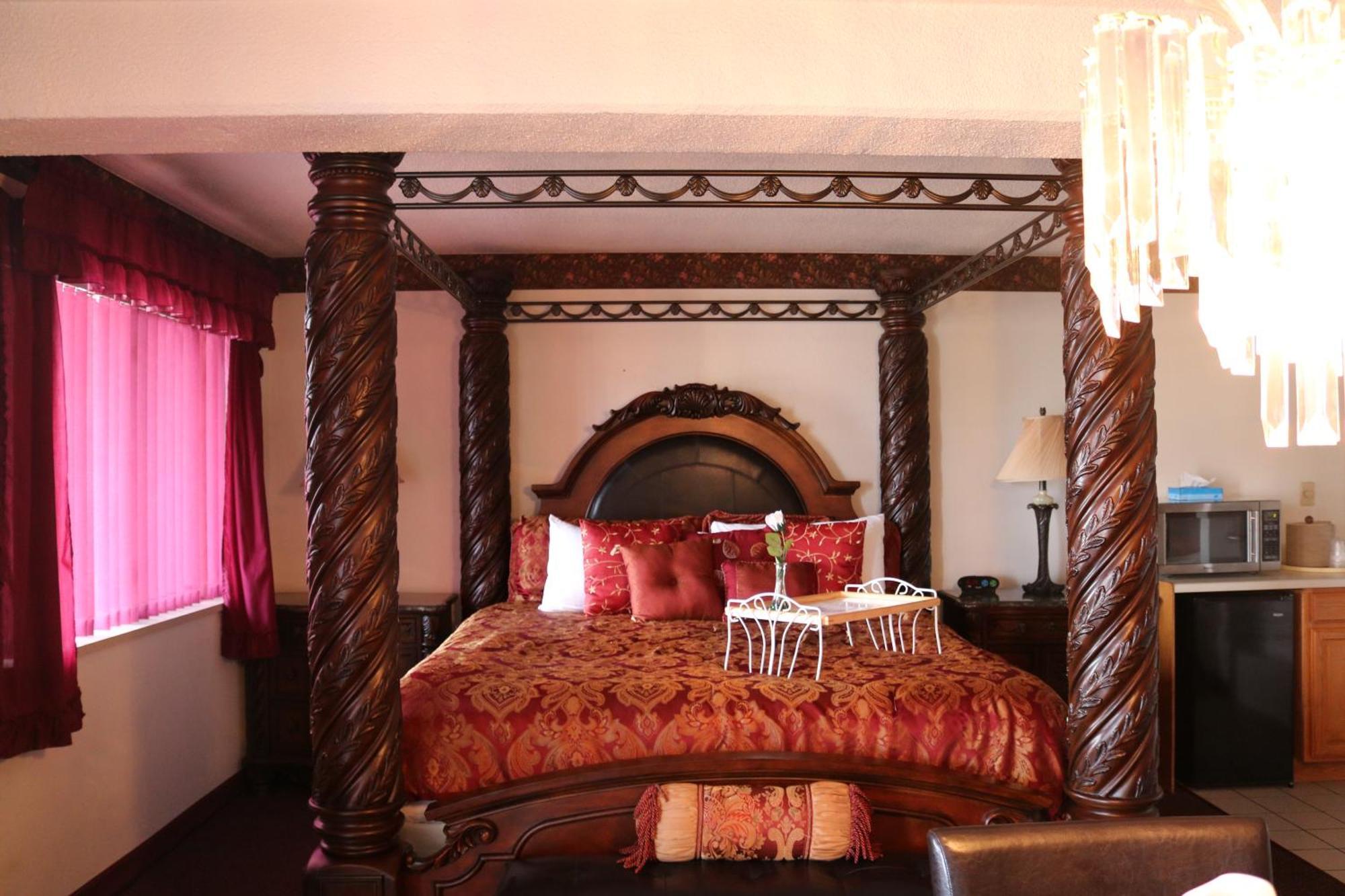 Suite with Hot Tub