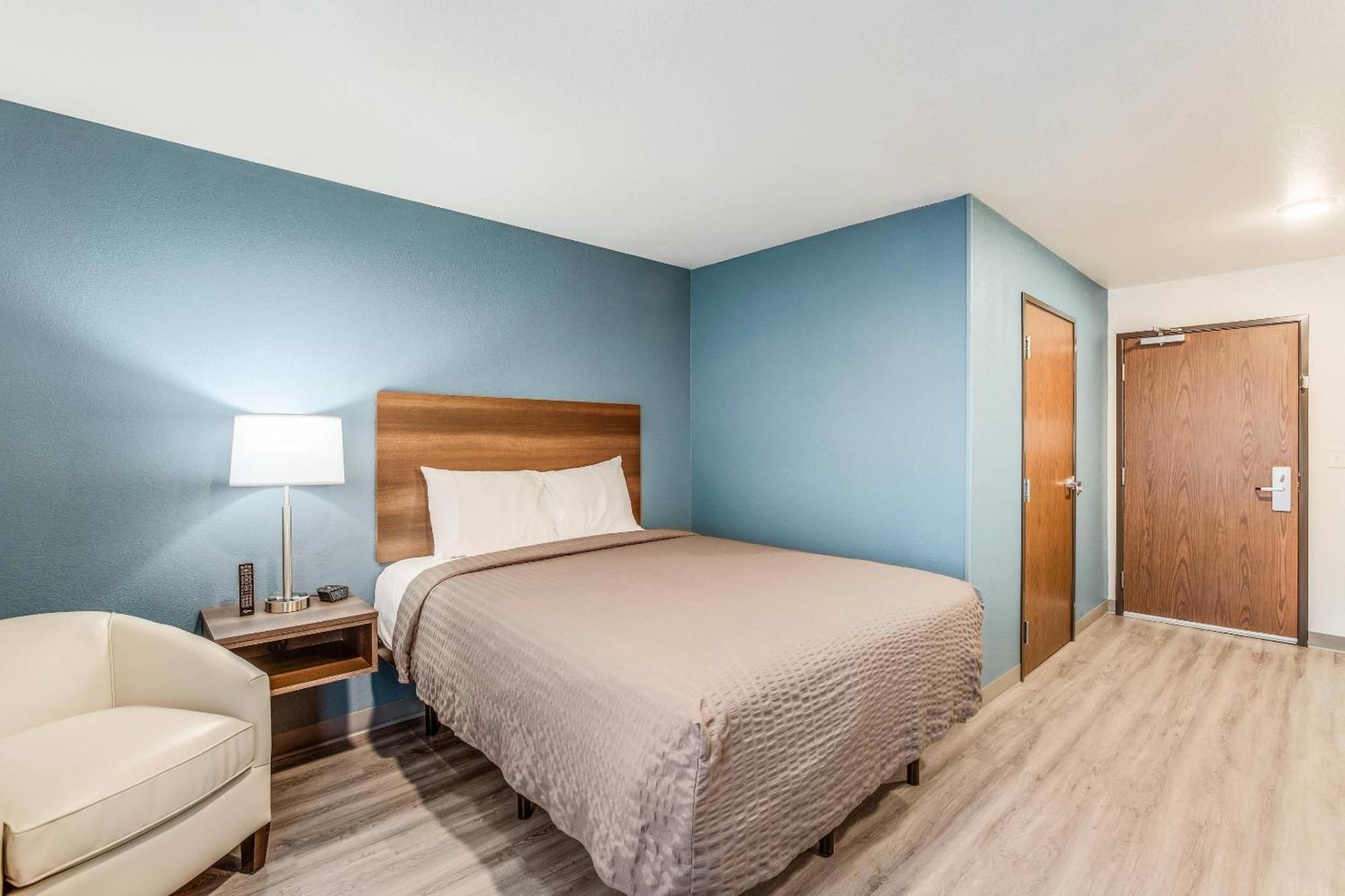 QUEEN SUITE W DISHWASHER DISHES or COOKWARE