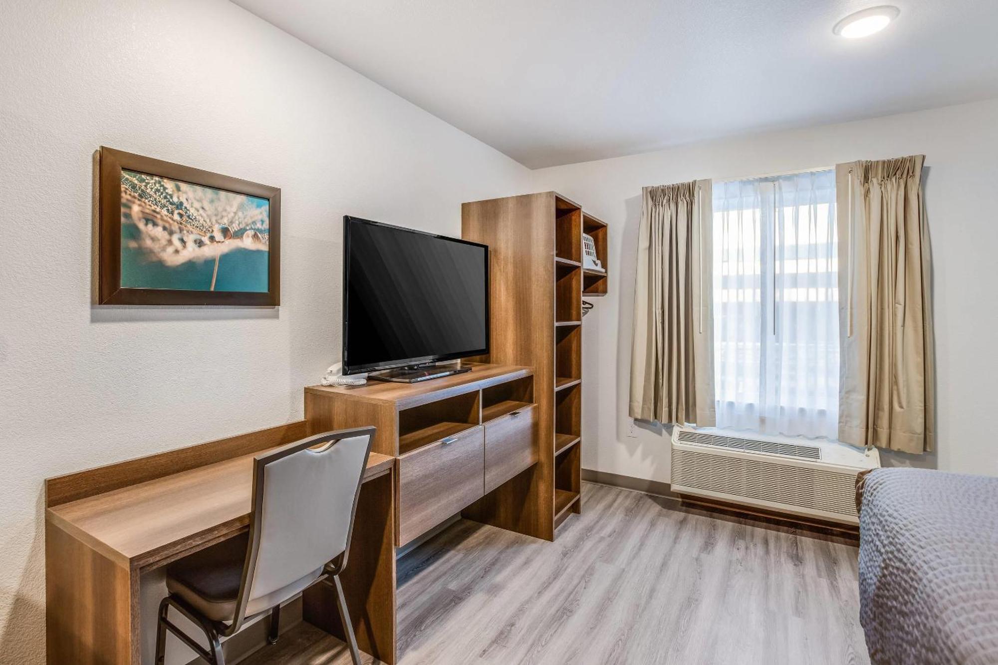 QUEEN SUITE W DISHWASHER DISHES or COOKWARE