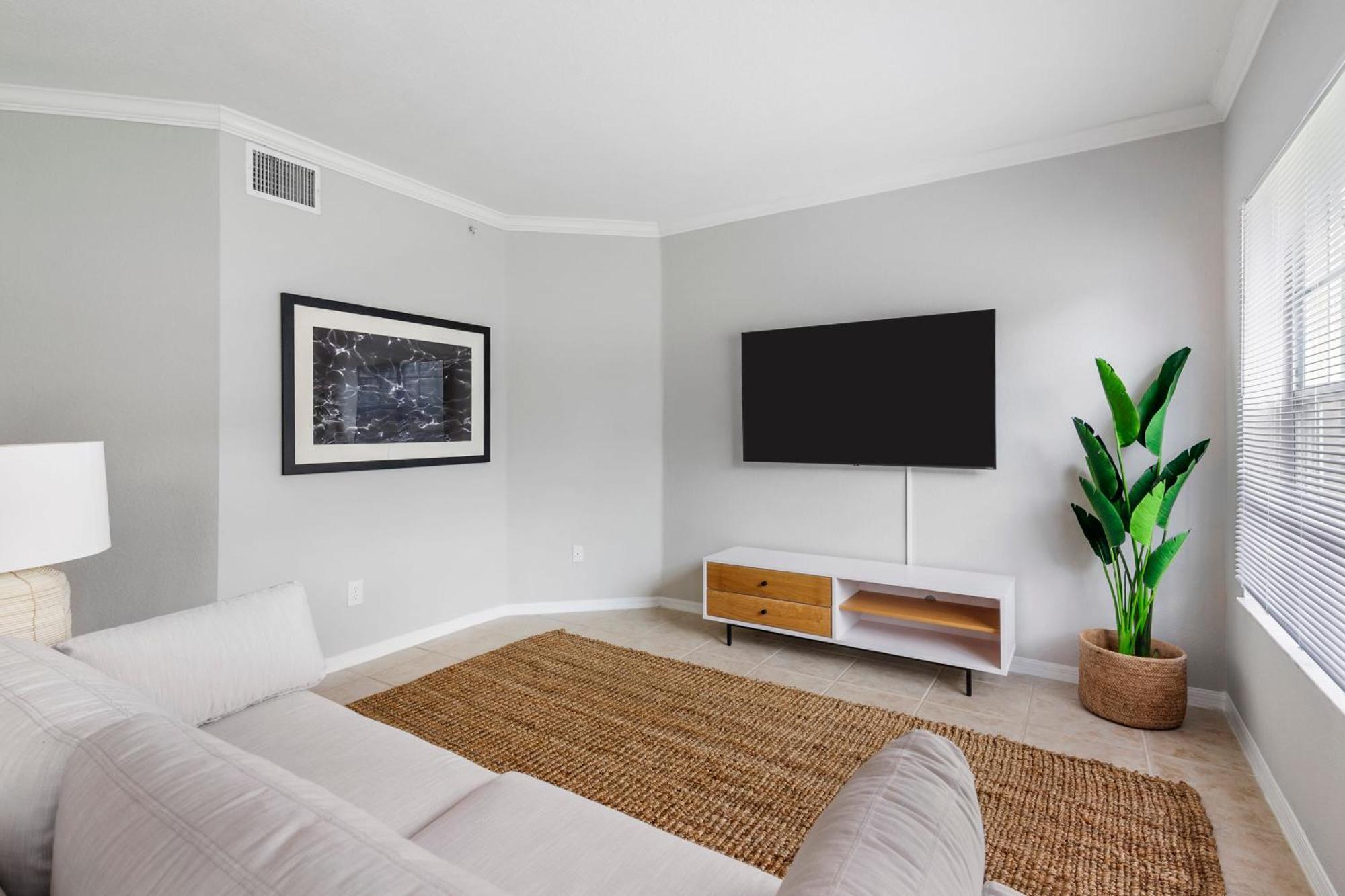 Three-Bedroom Apartment Self Check Virtual Front Desk
