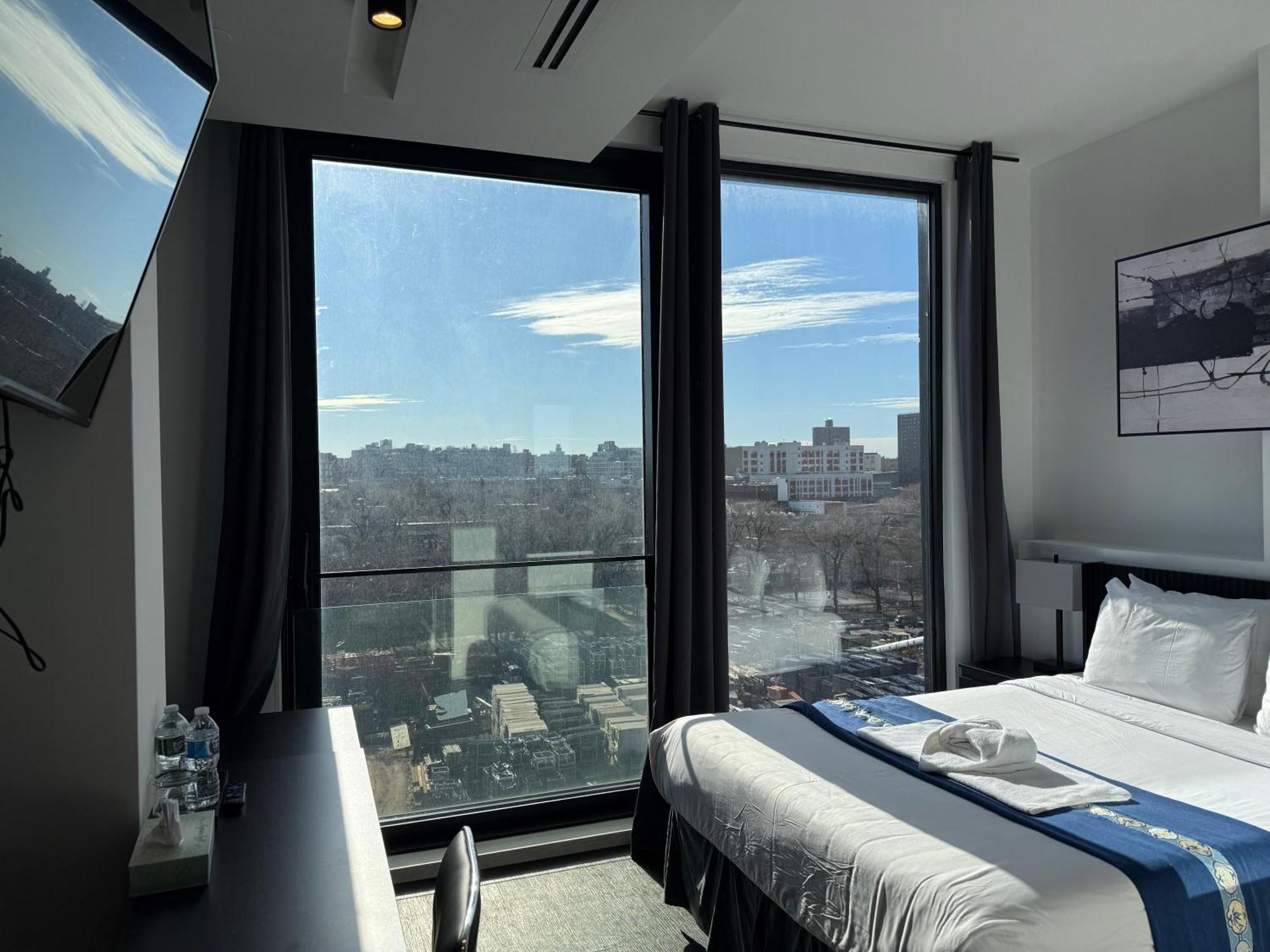 Deluxe Queen Room