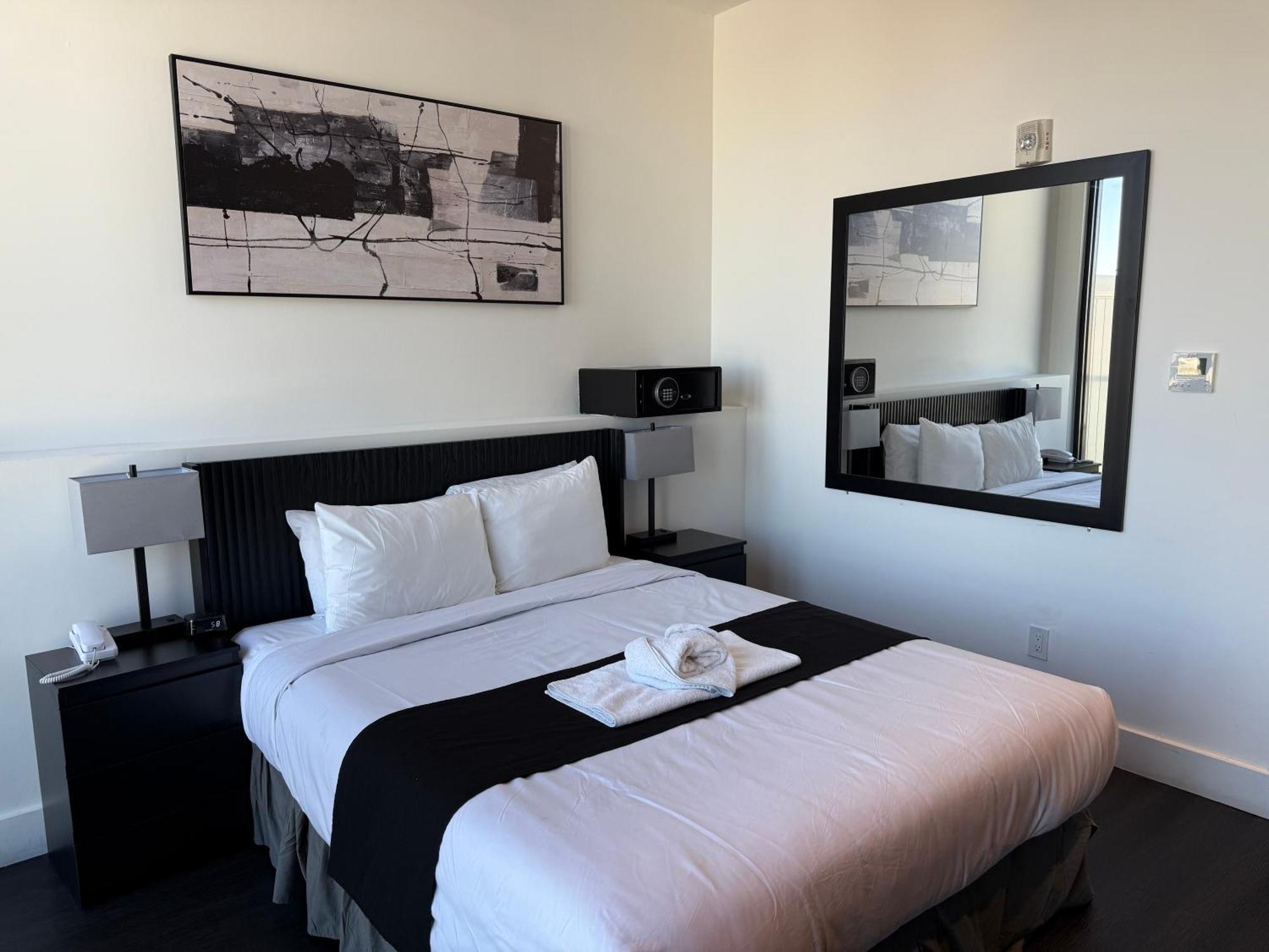 Deluxe Queen Room