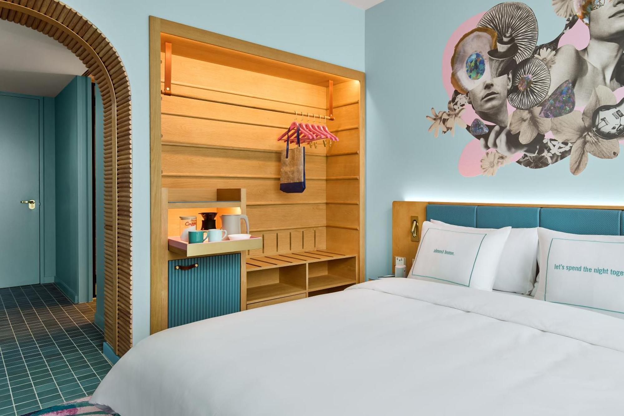Medium King Room