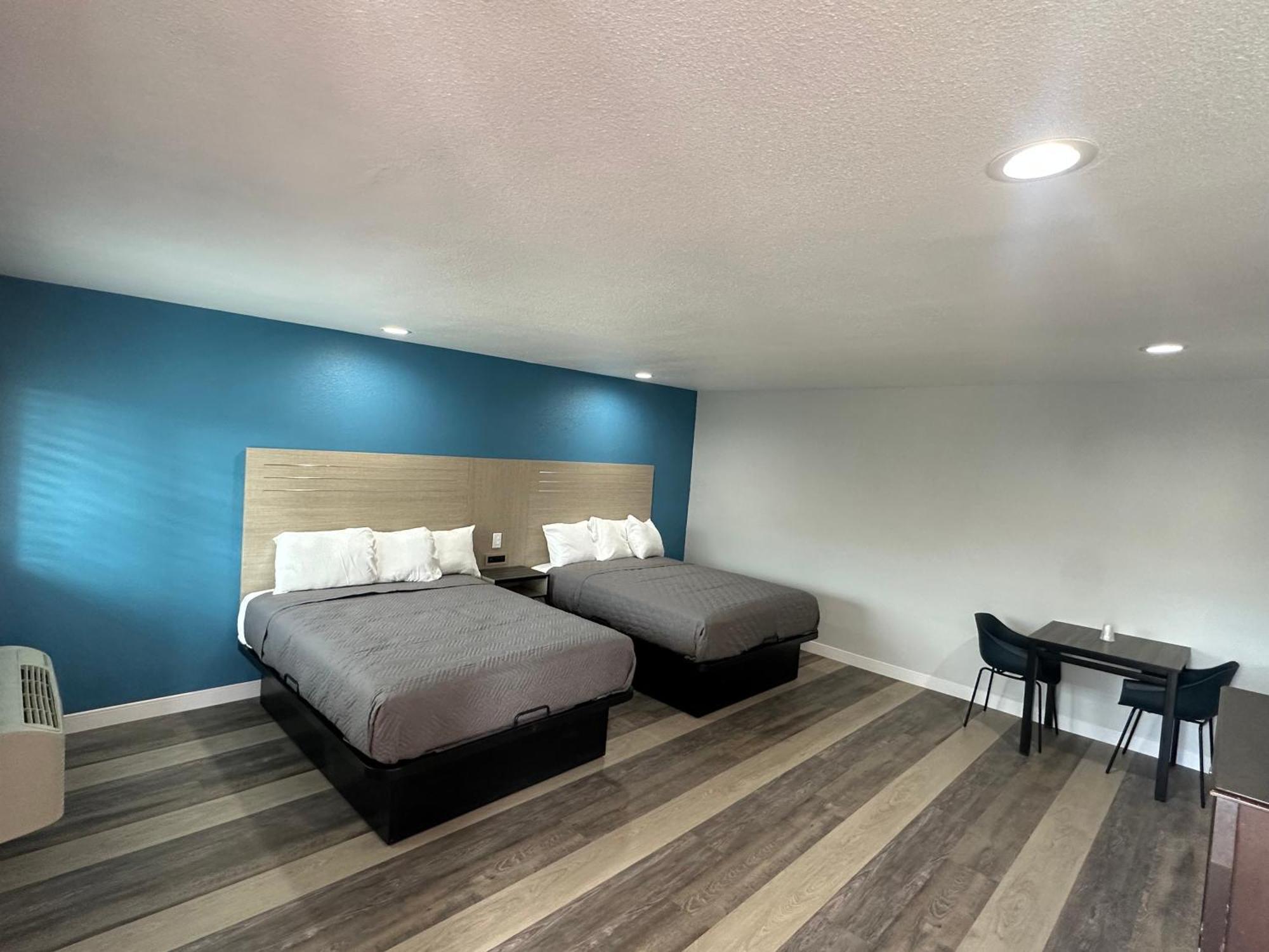 Deluxe Queen Room