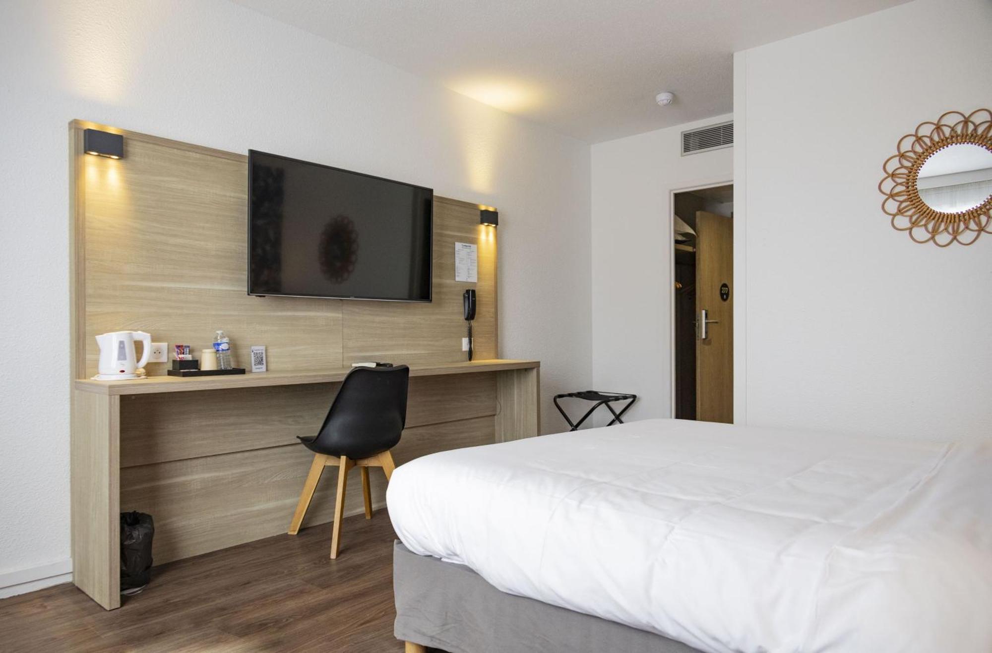 Standard Room 1 Queen Bed