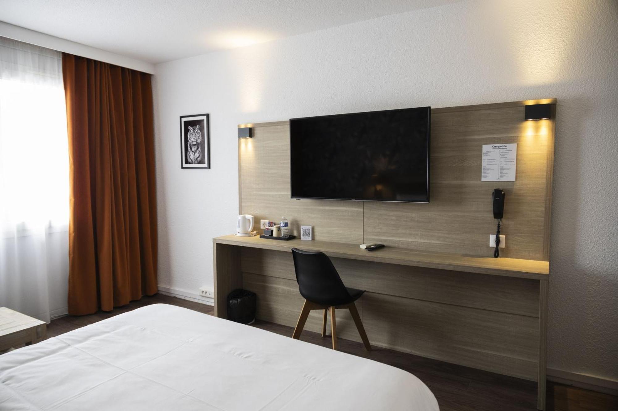 Standard Room 1 Queen Bed