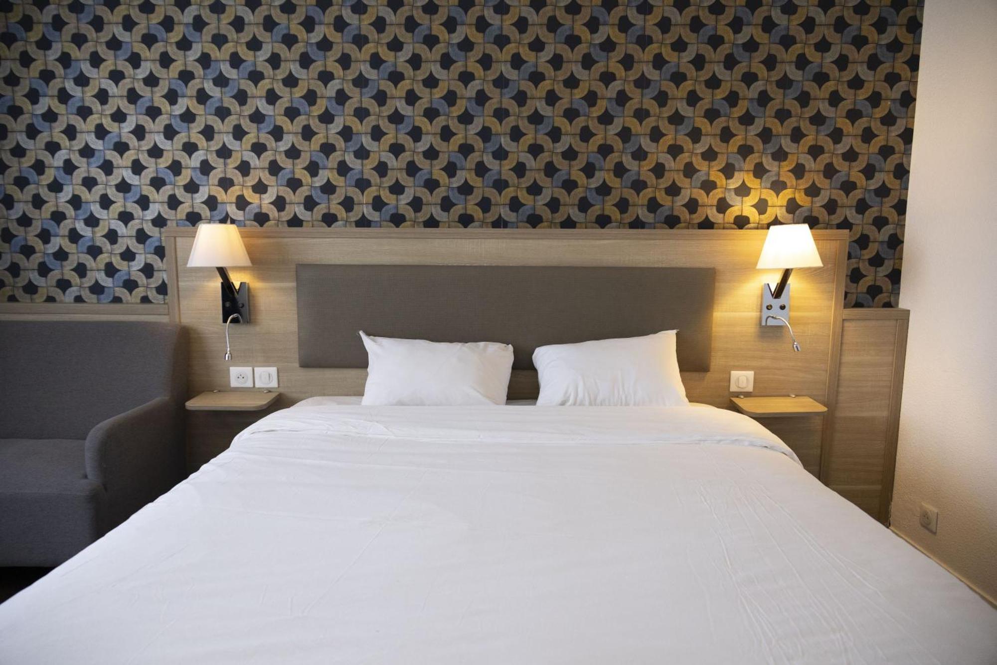 Standard Room 1 Queen Bed