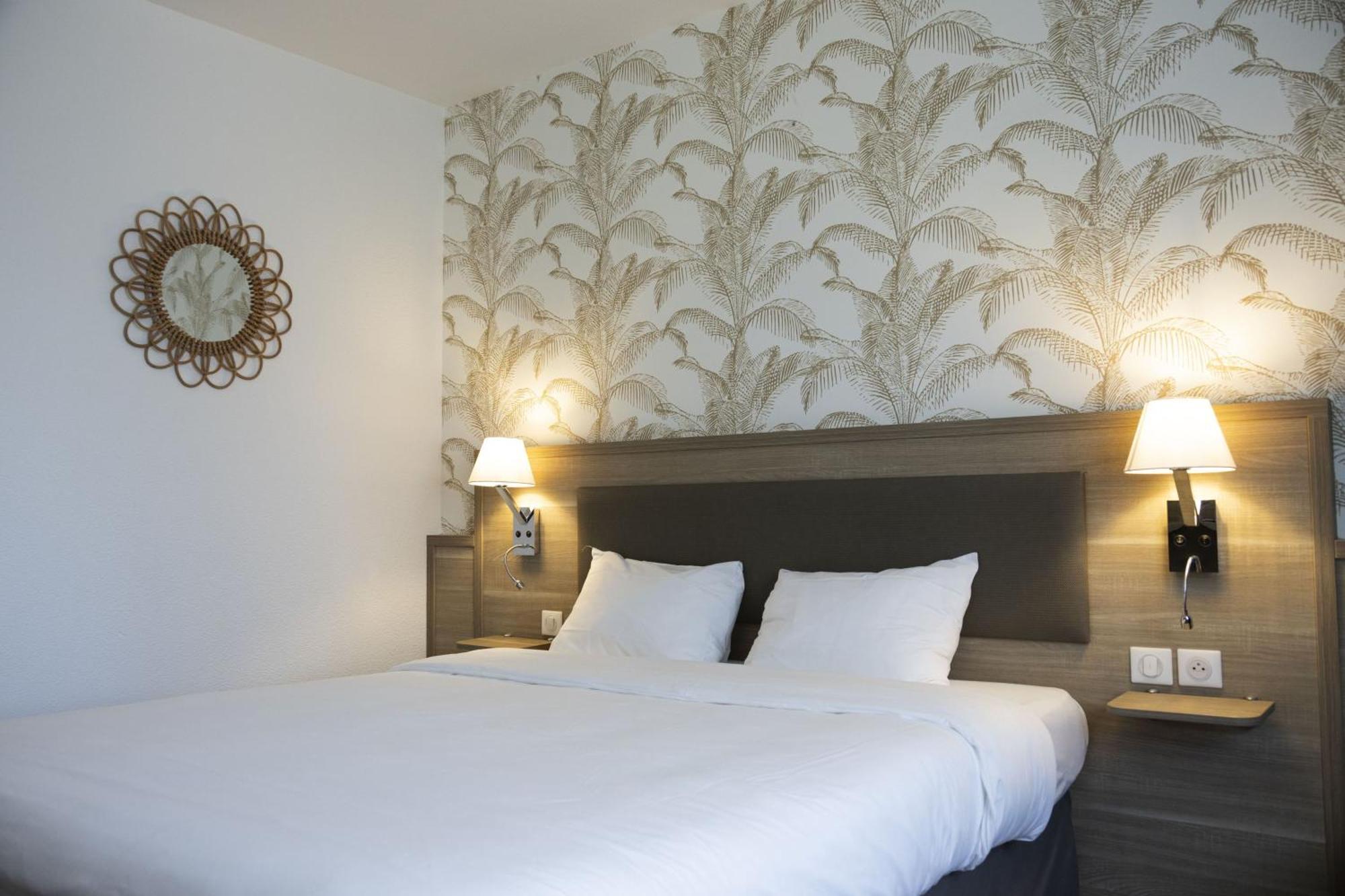 Standard Room 1 Queen Bed