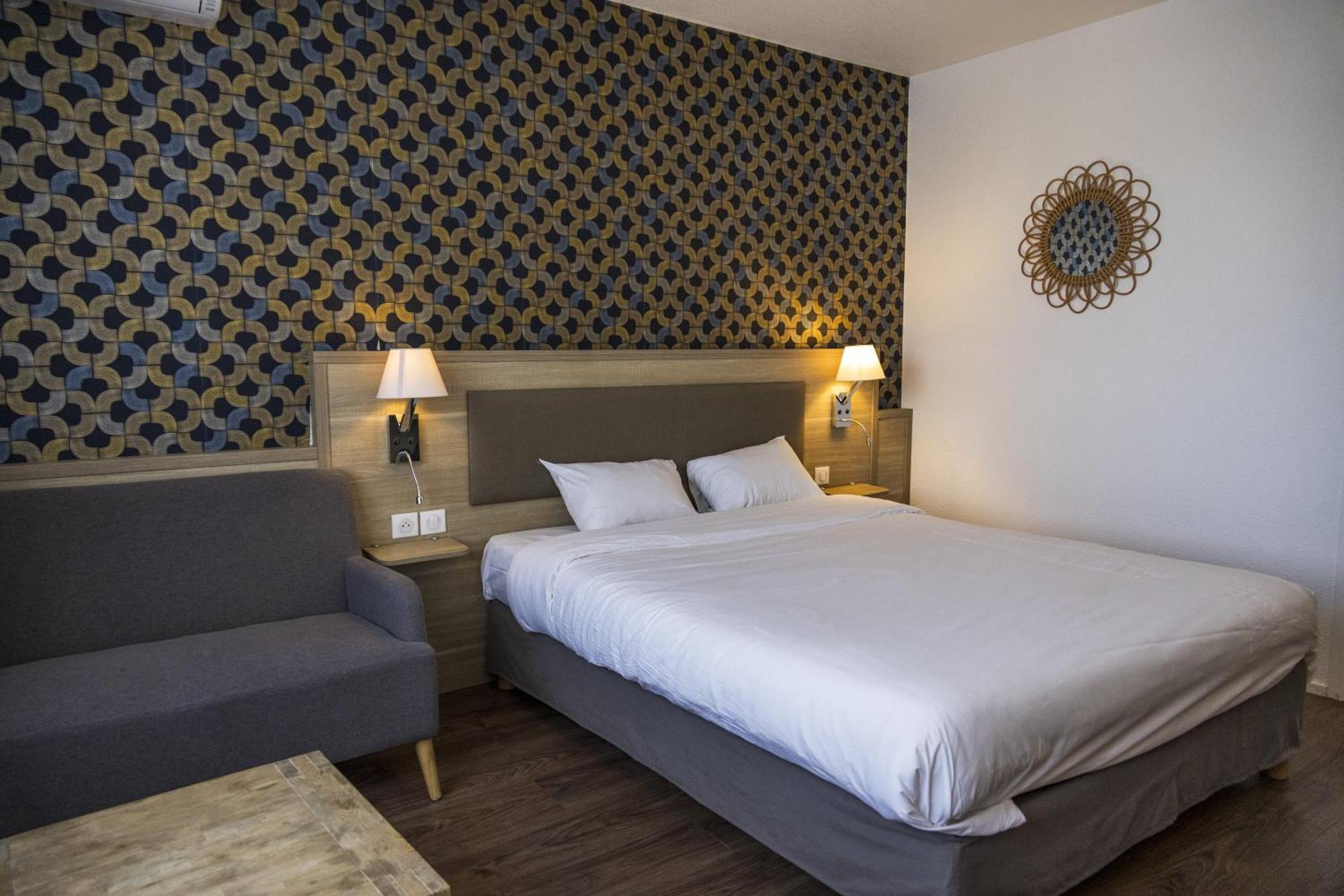 Standard Room 1 Queen Bed