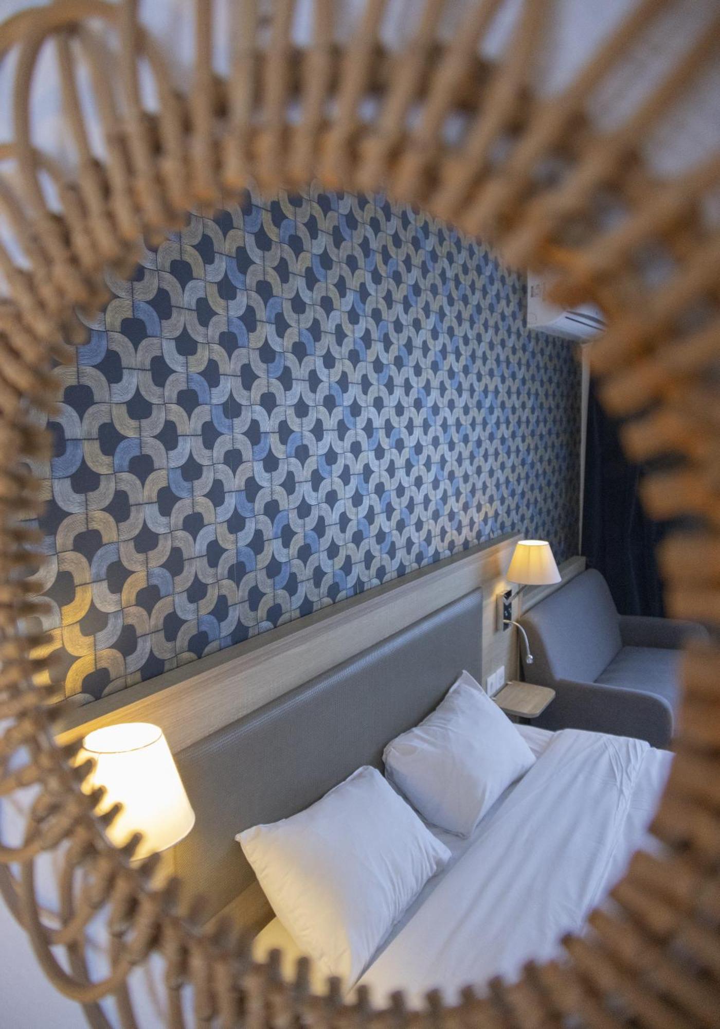 Standard Room 1 Queen Bed