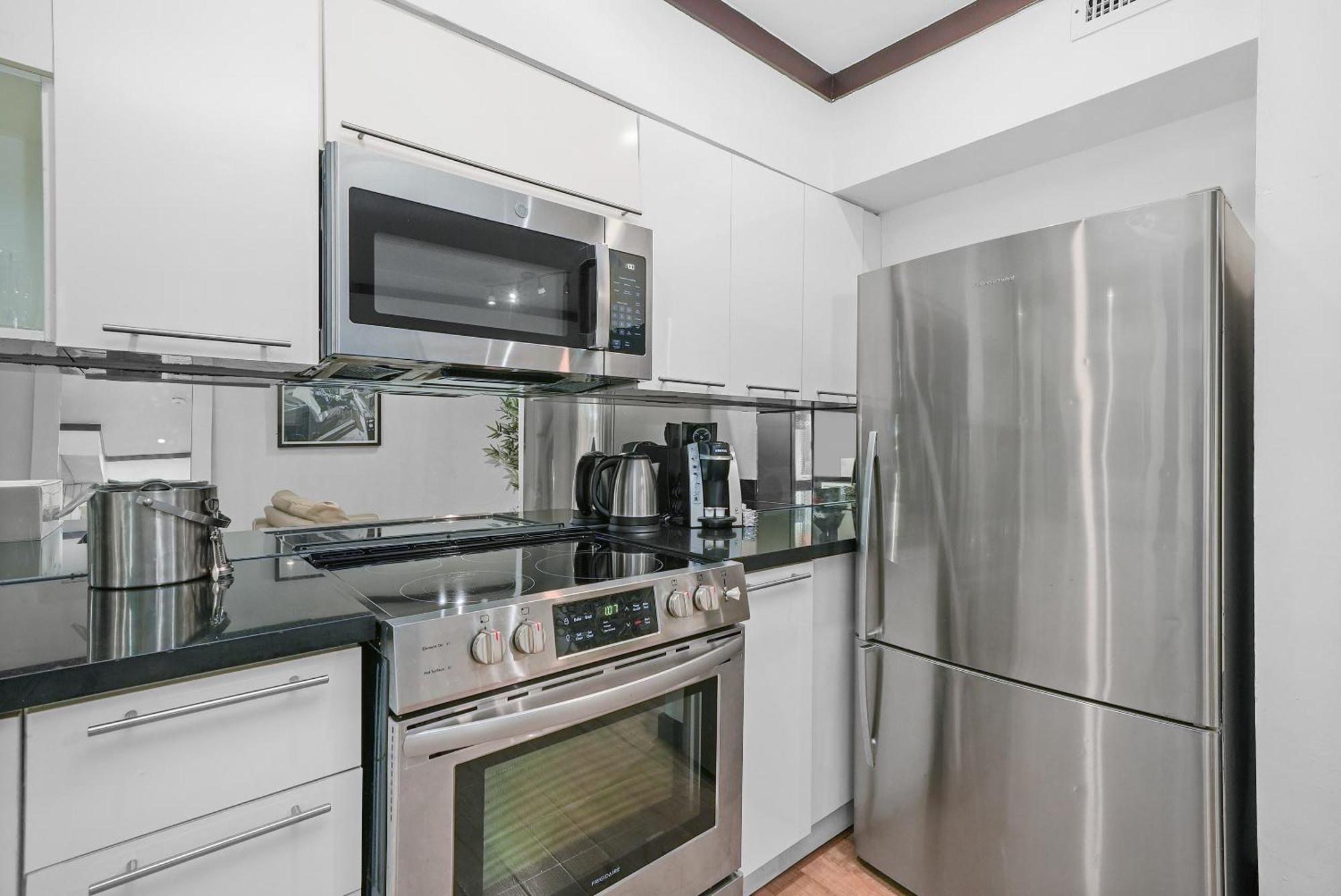 Deluxe One Bedroom King Suite