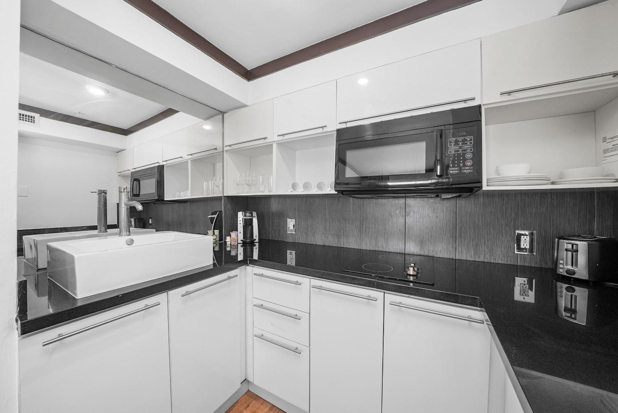 Deluxe One Bedroom Double Queen Suite
