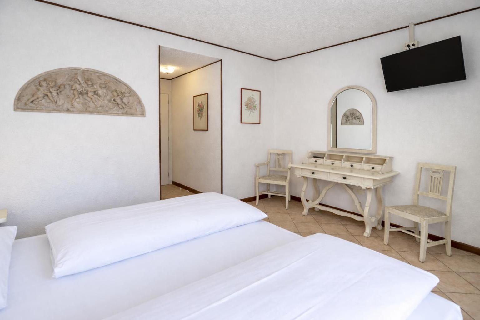 Standard double room garden-view terrace