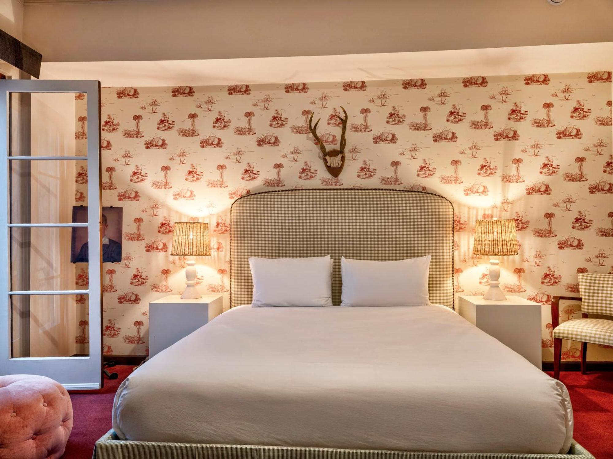 Deluxe Room,1746849594:JPEG