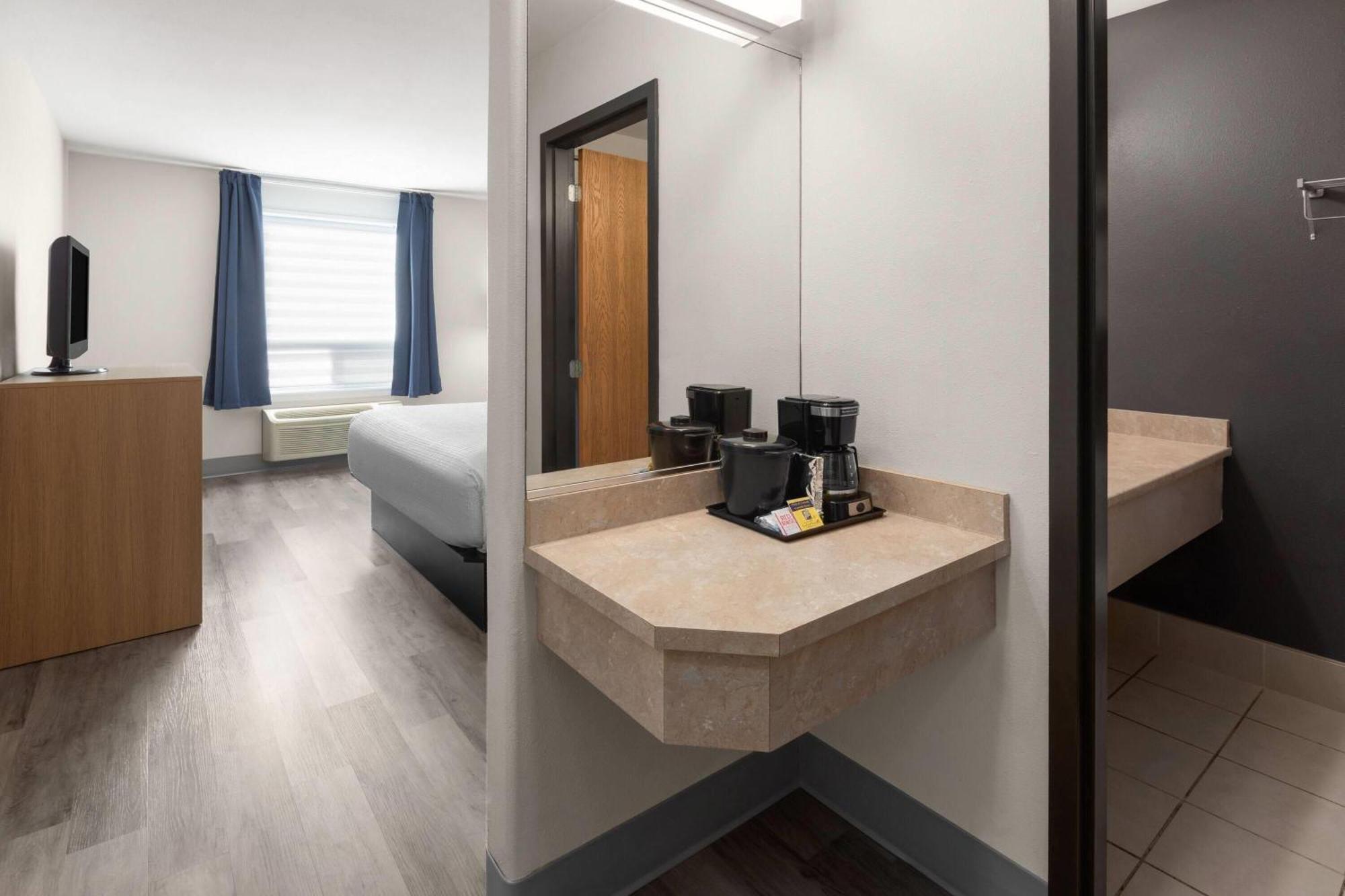 One King Bedroom Non Smoking