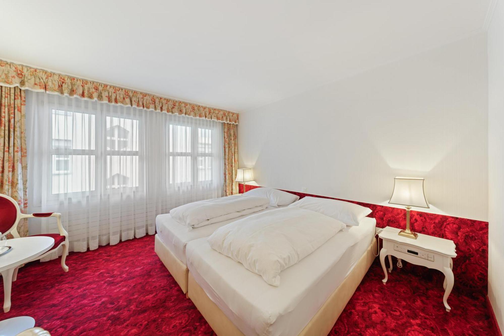 Double Room Queen Size Bed Garden View