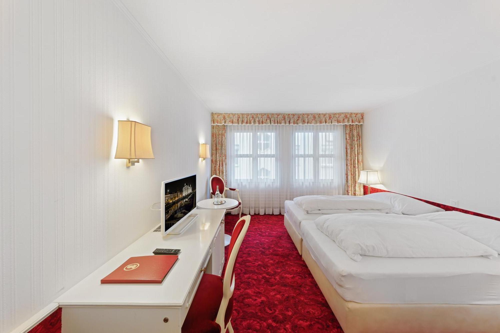 Double Room Queen Size Bed Garden View