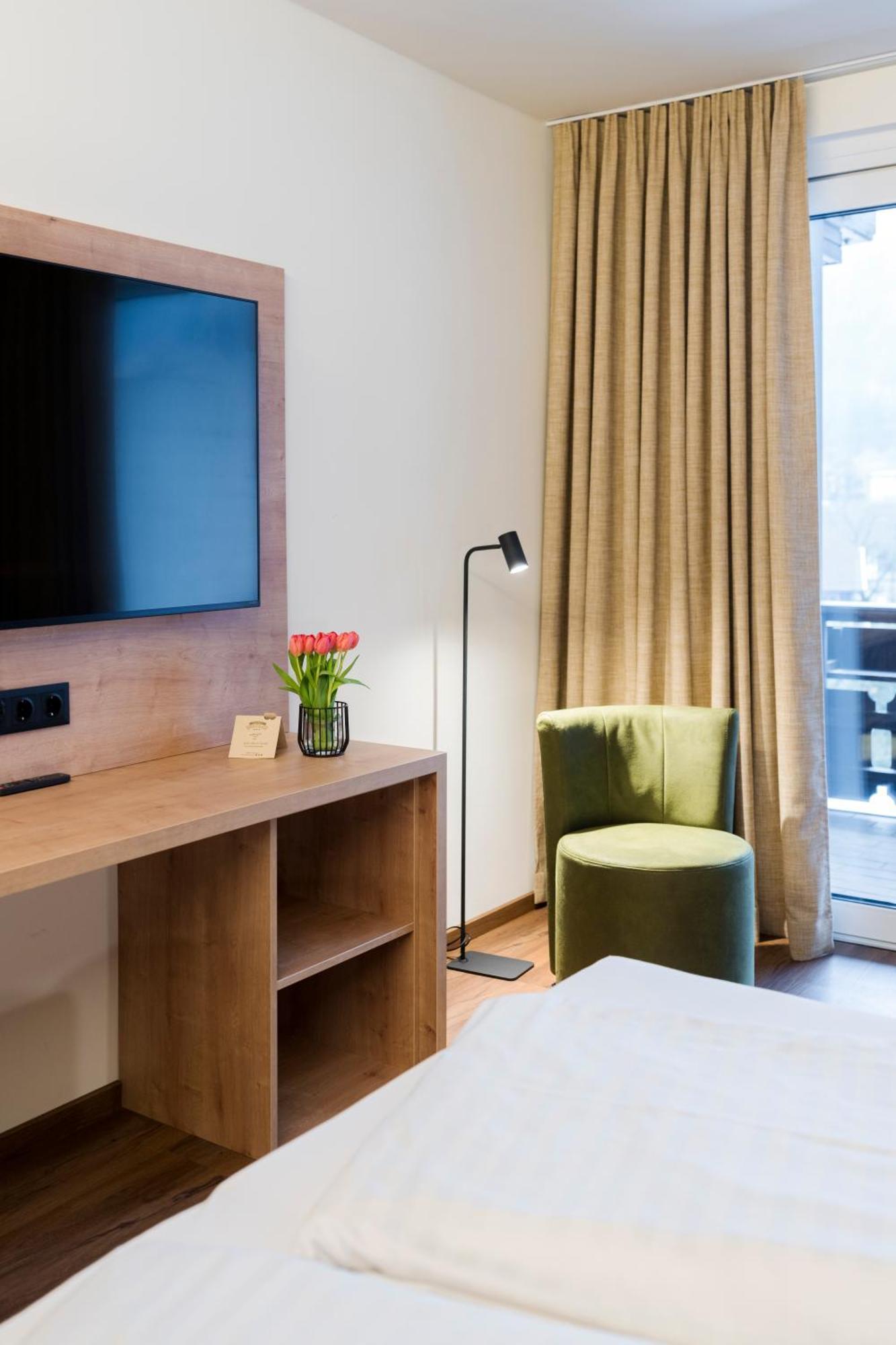Double Room,1746858587:JPEG