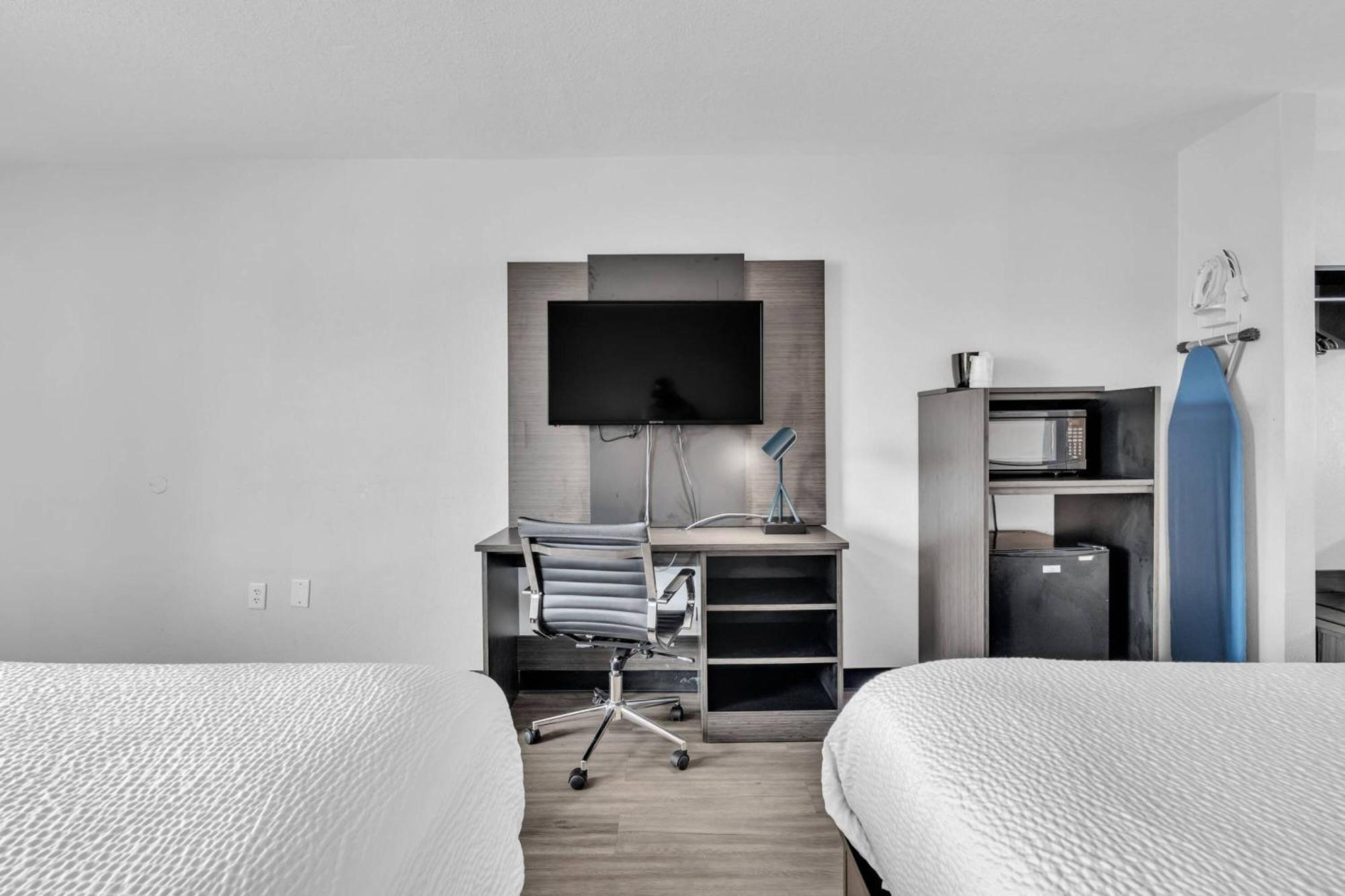 Queen Room with Two Queen Beds - Non-Smoking
