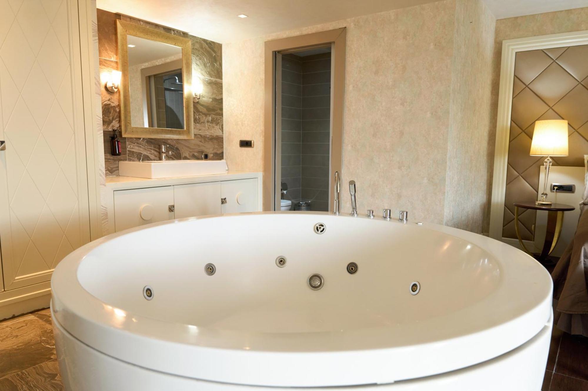 King Suite with Spa Bath