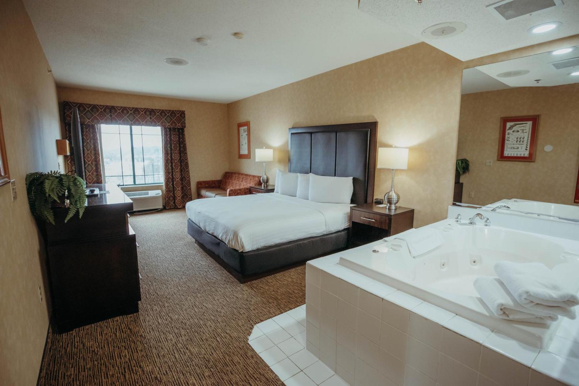 Suite with Hot Tub