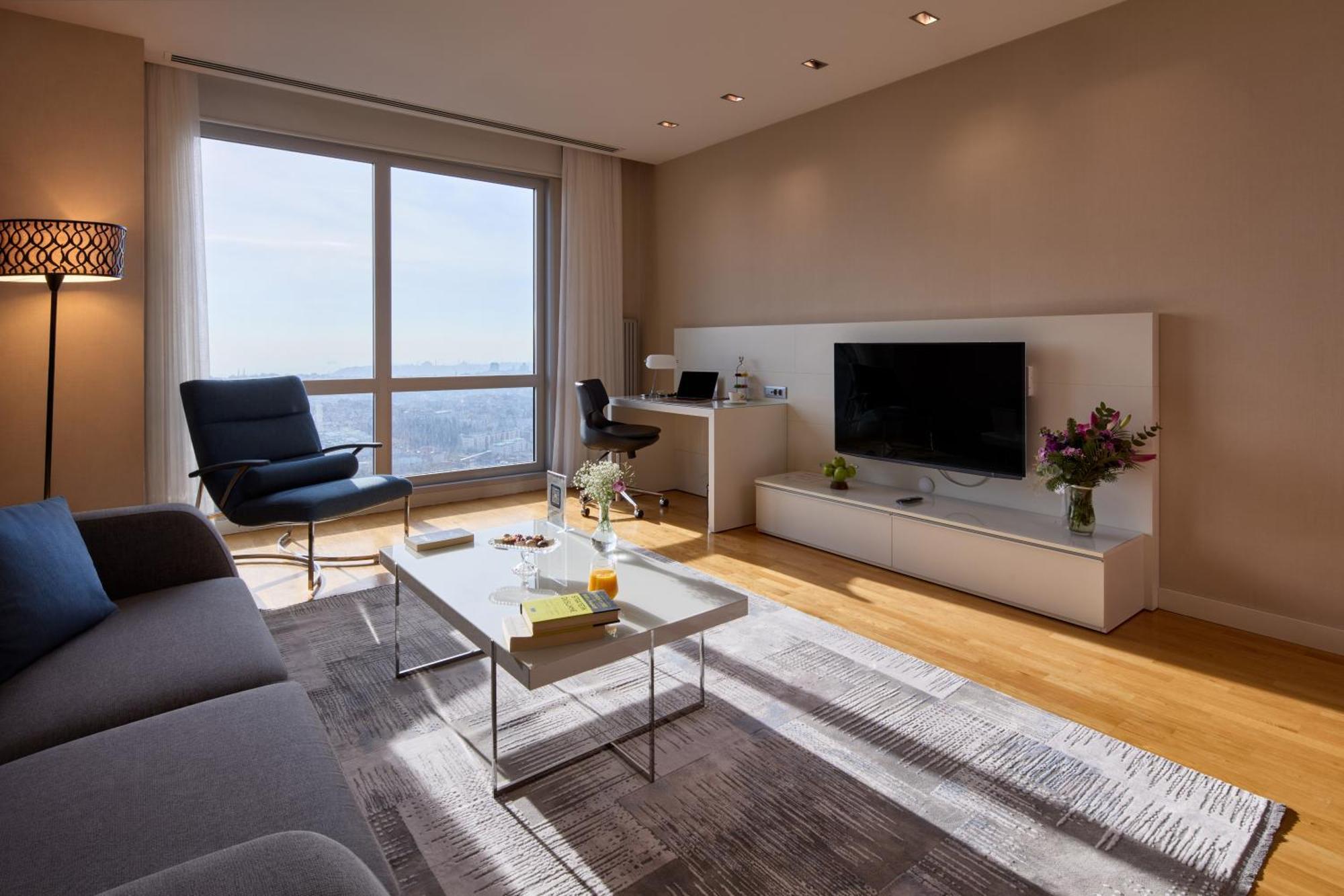 Deluxe One-Bedroom Apartment Sea View