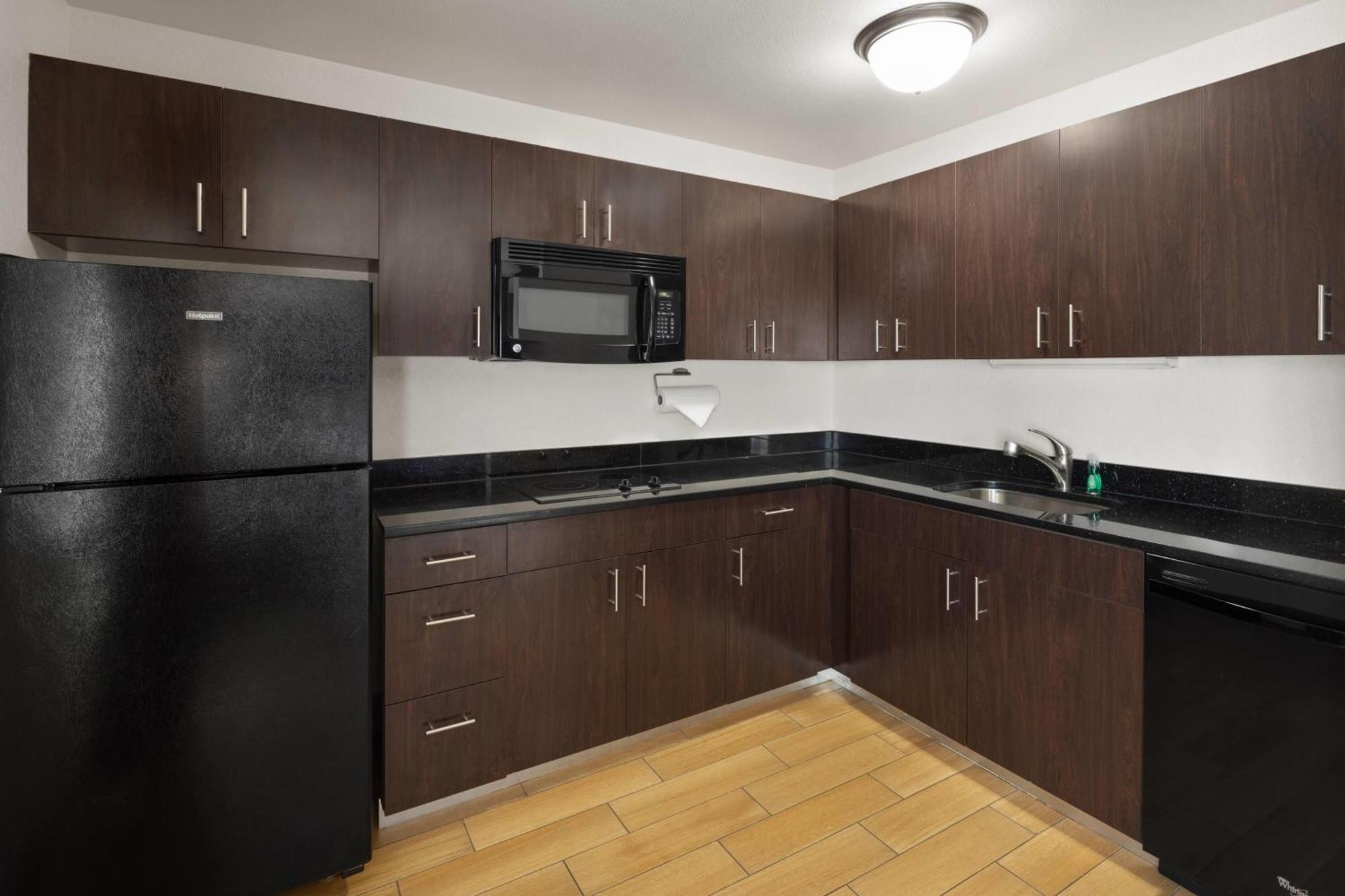 Deluxe King Room Kitchenette Non-Smoking