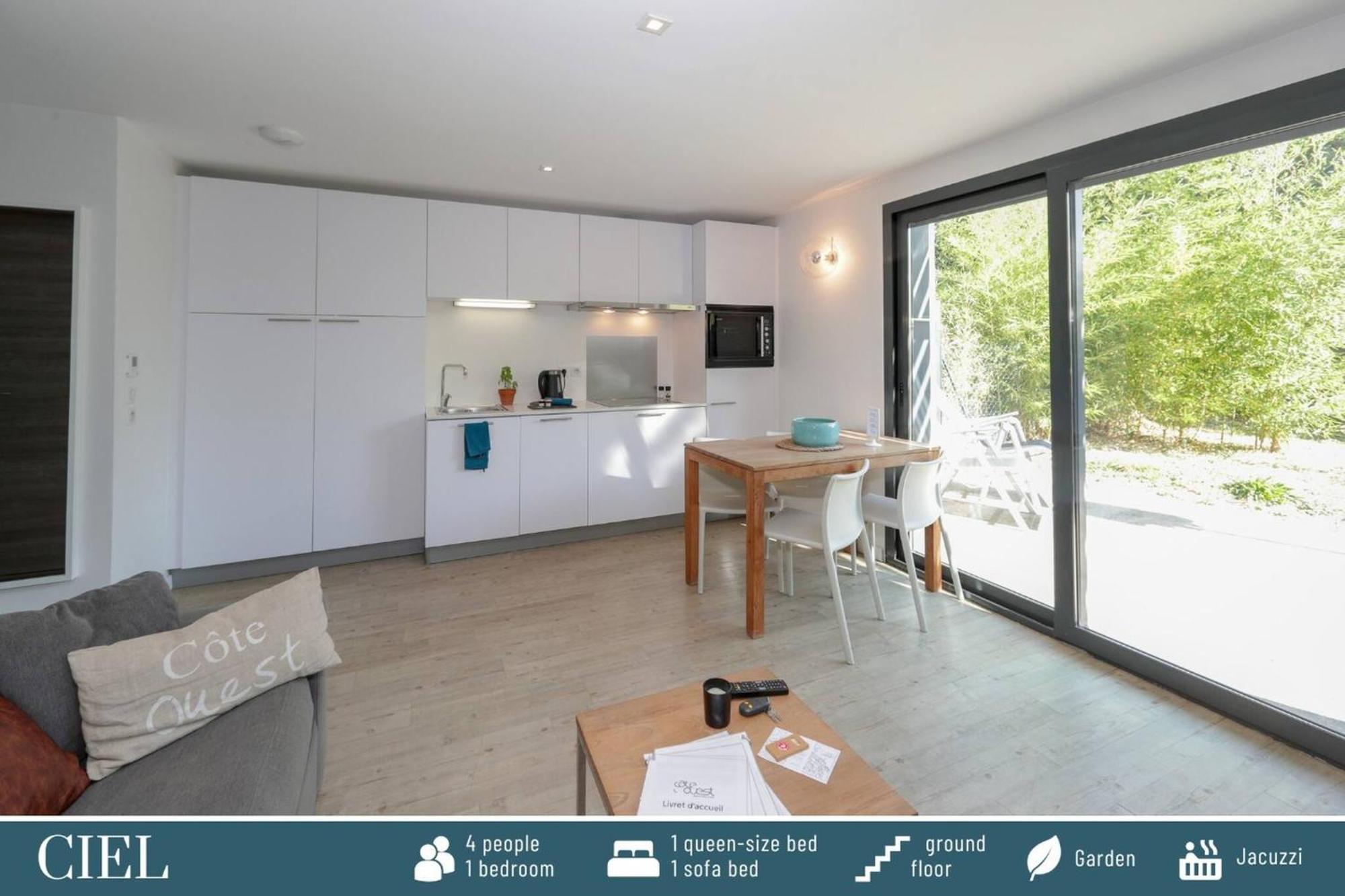Garden Level One-Bedroom Apartment with Spa - Ciel