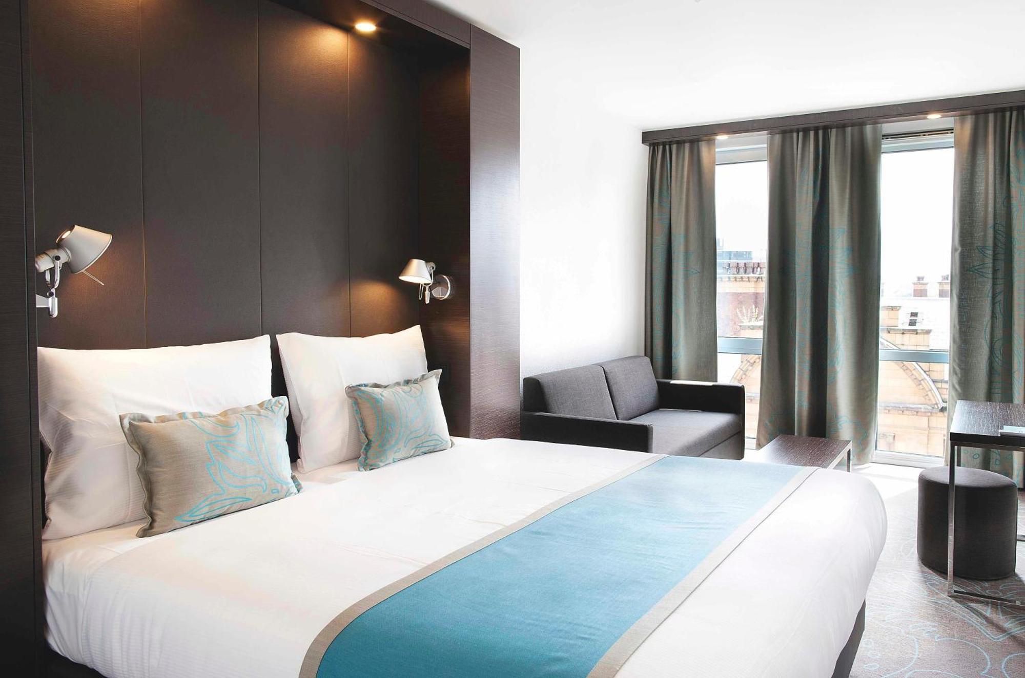 Deluxe Room (2 Adults + 1 Child)