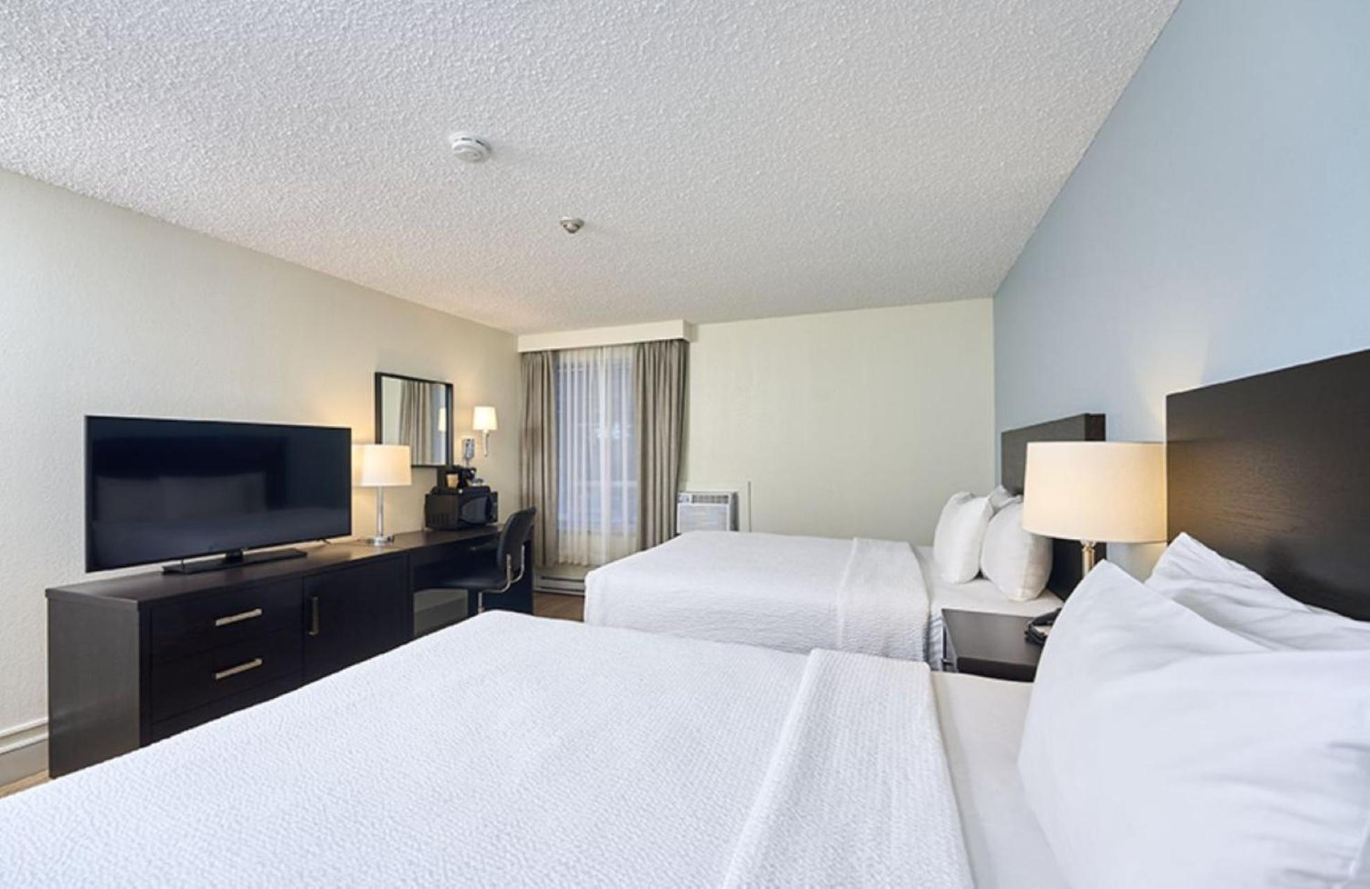 Deluxe Queen Room