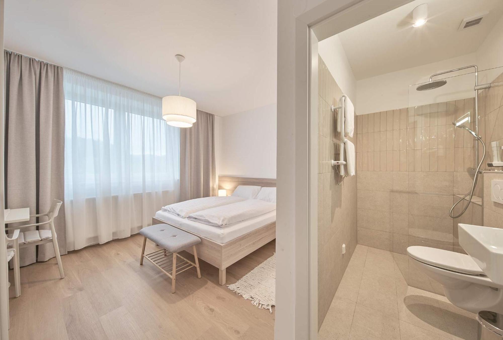 Doppelzimmer mit Gartenblick