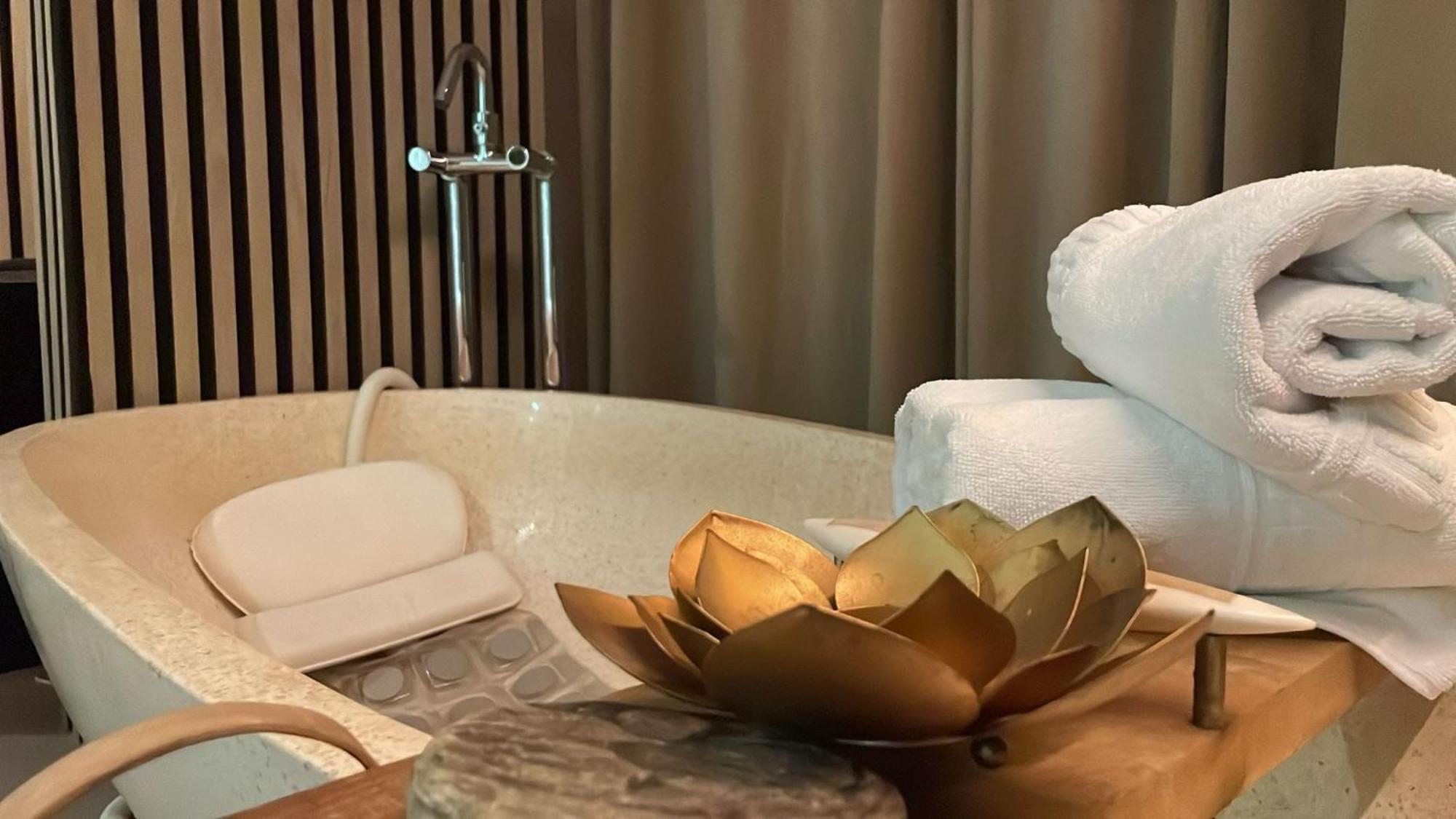 Deluxe Double Room Bath
