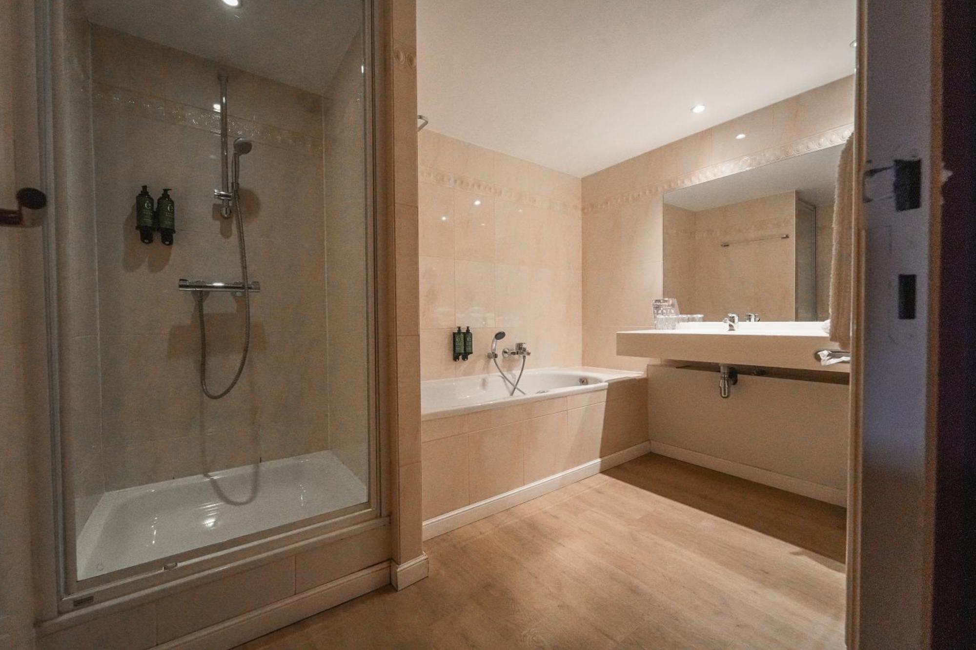 Family Room Private Bathroom