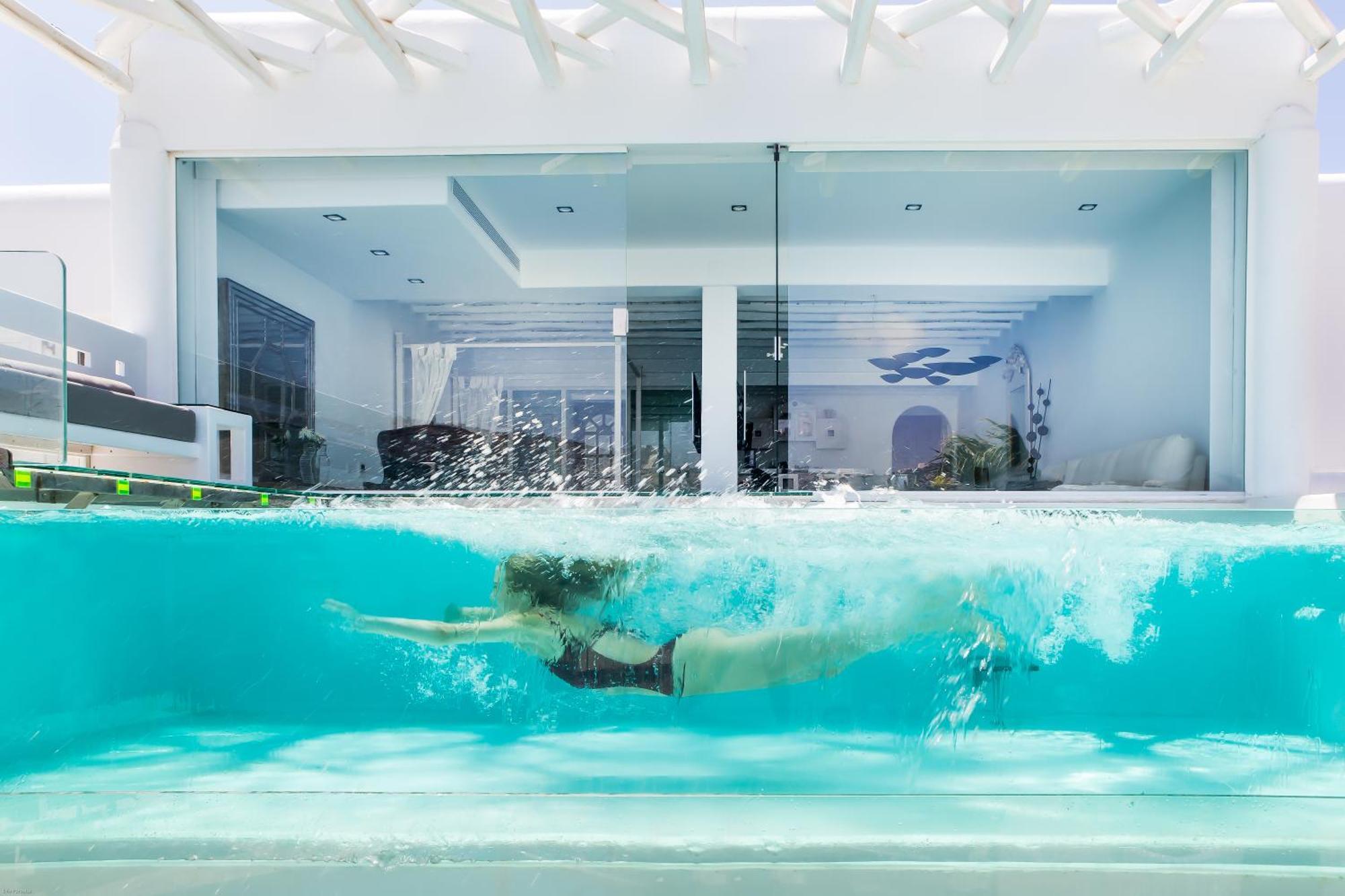 Suite with Private Pool - Signature 130 with Glass Pool