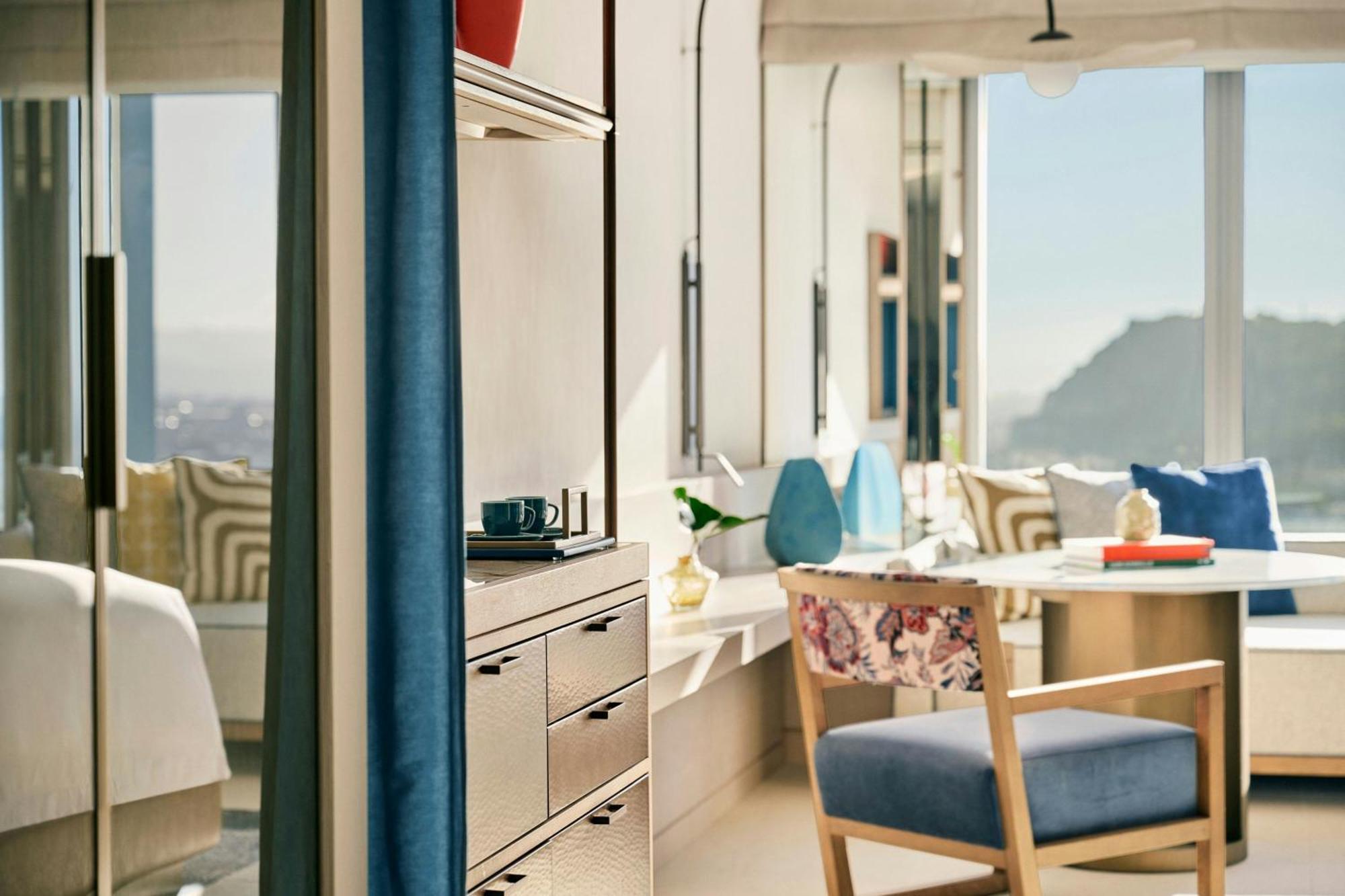 Panorama King Room City View