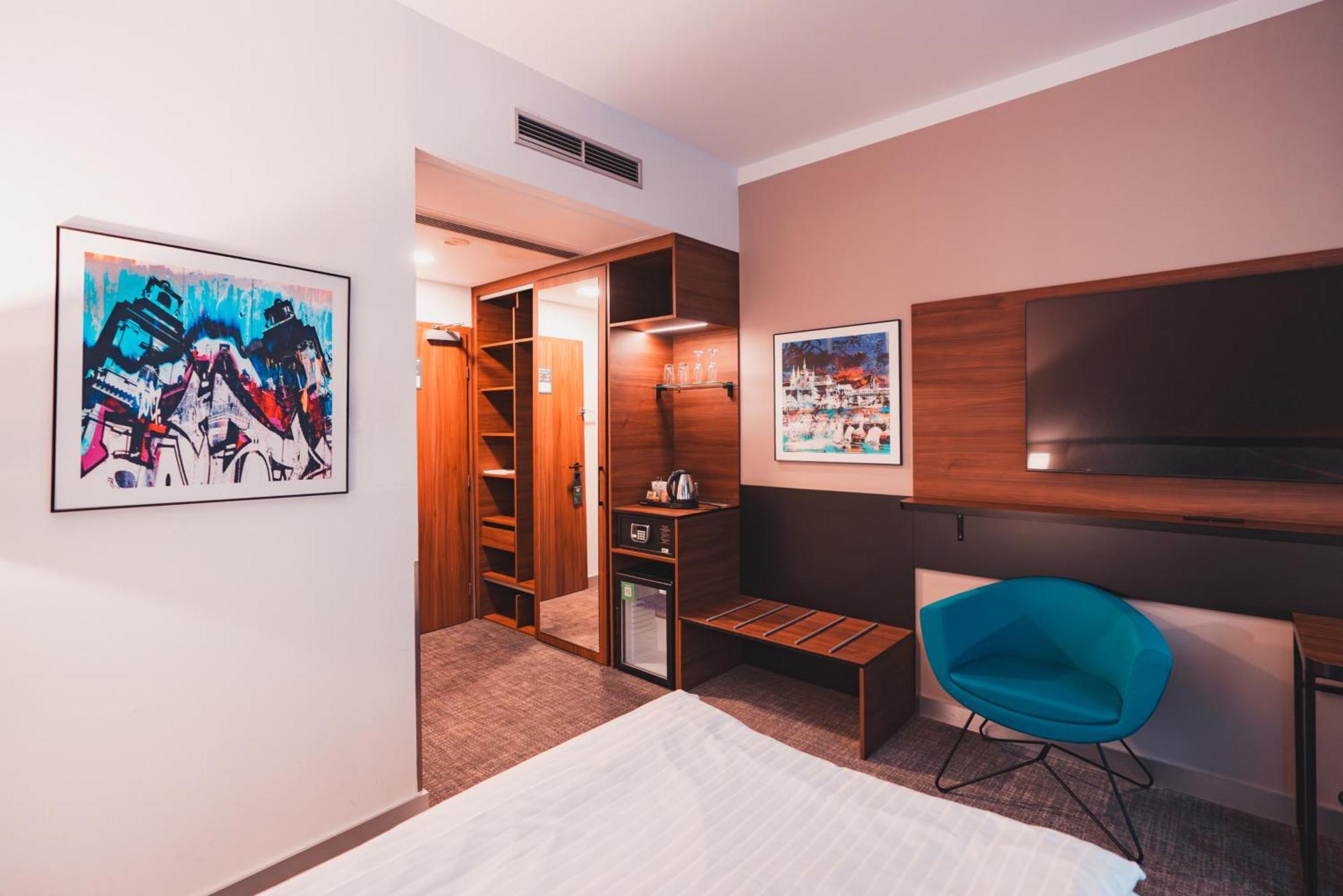Standard King Room
