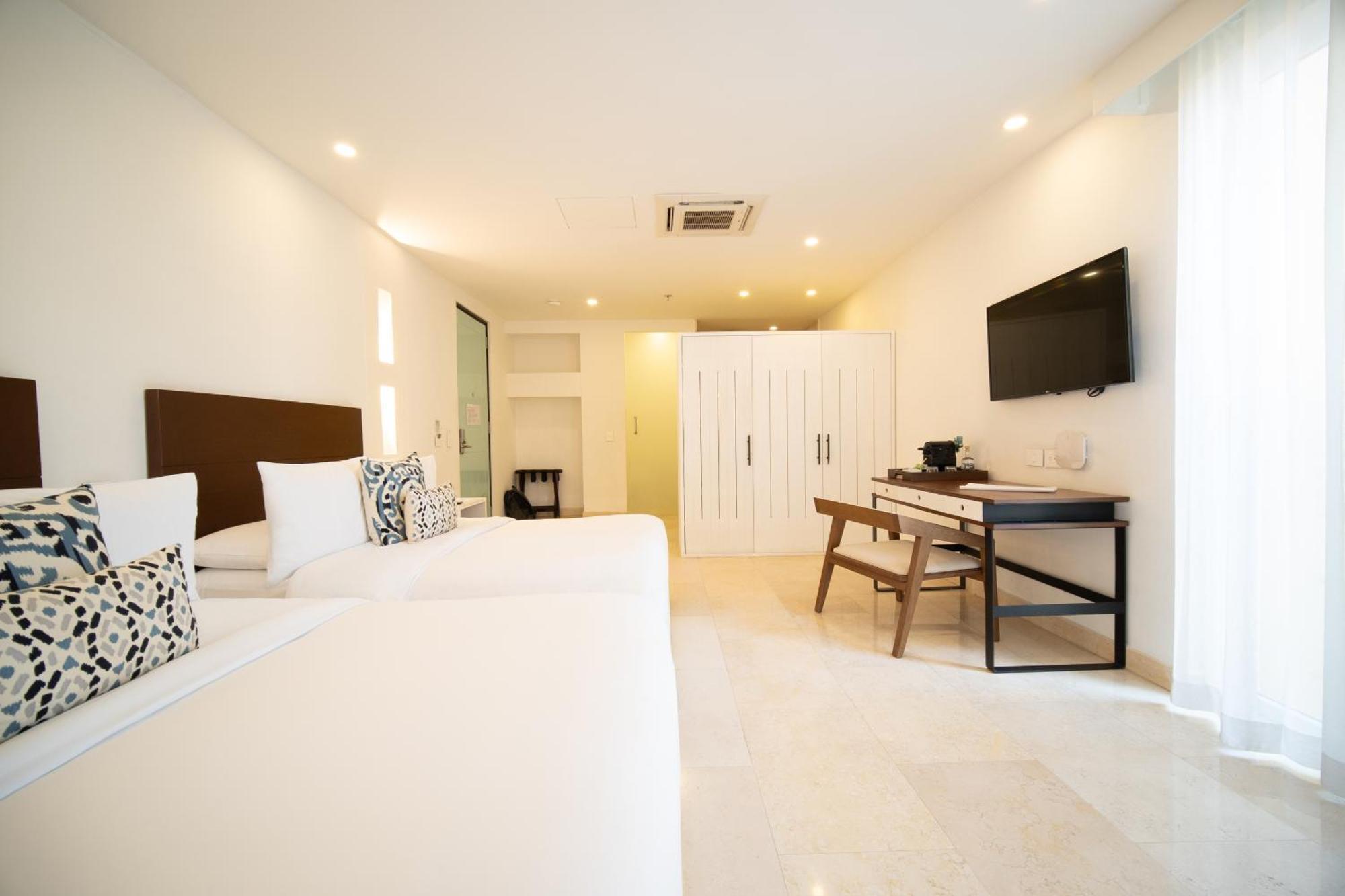 Superior Double Room with Two Double Beds and View