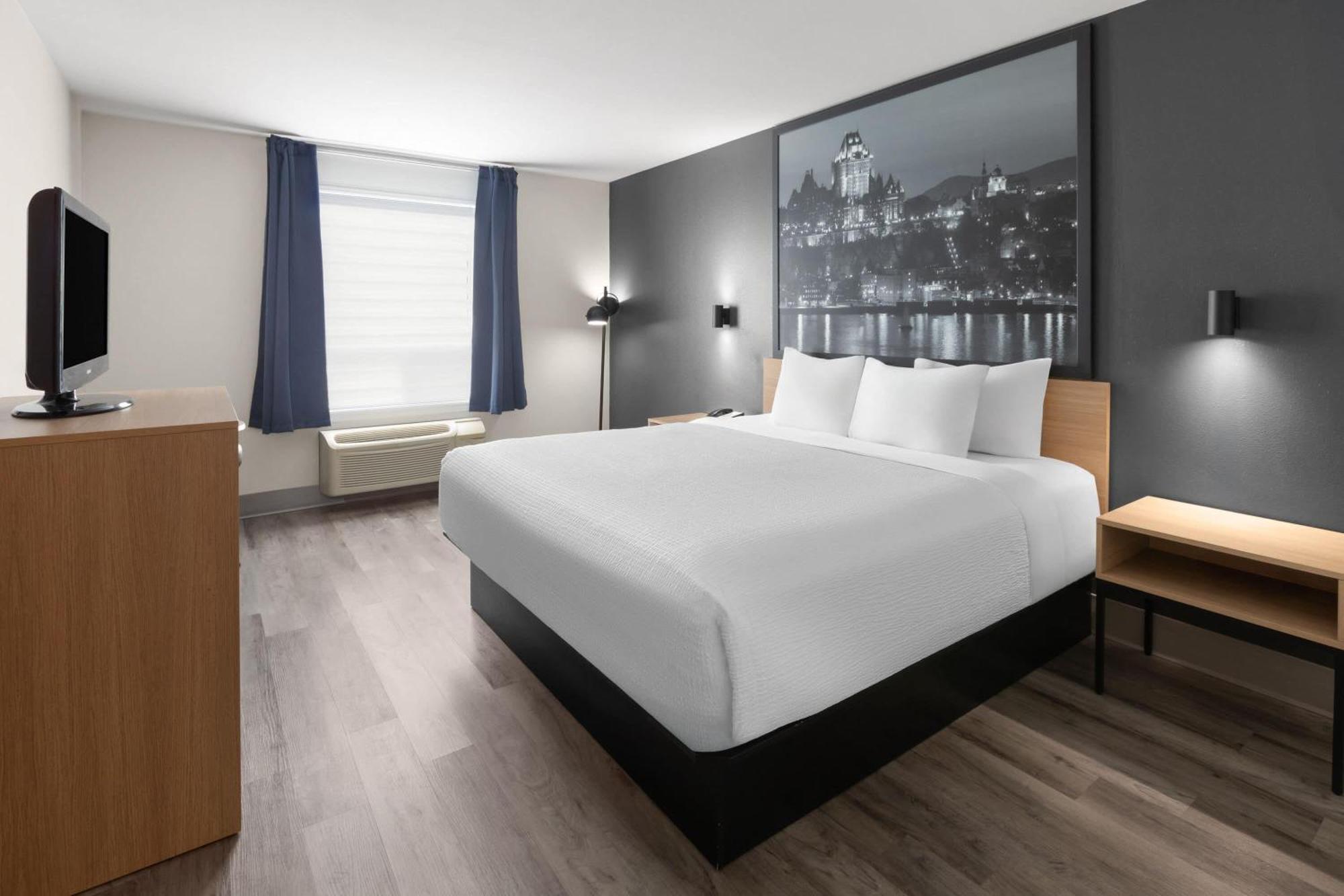 One King Bedroom Non Smoking