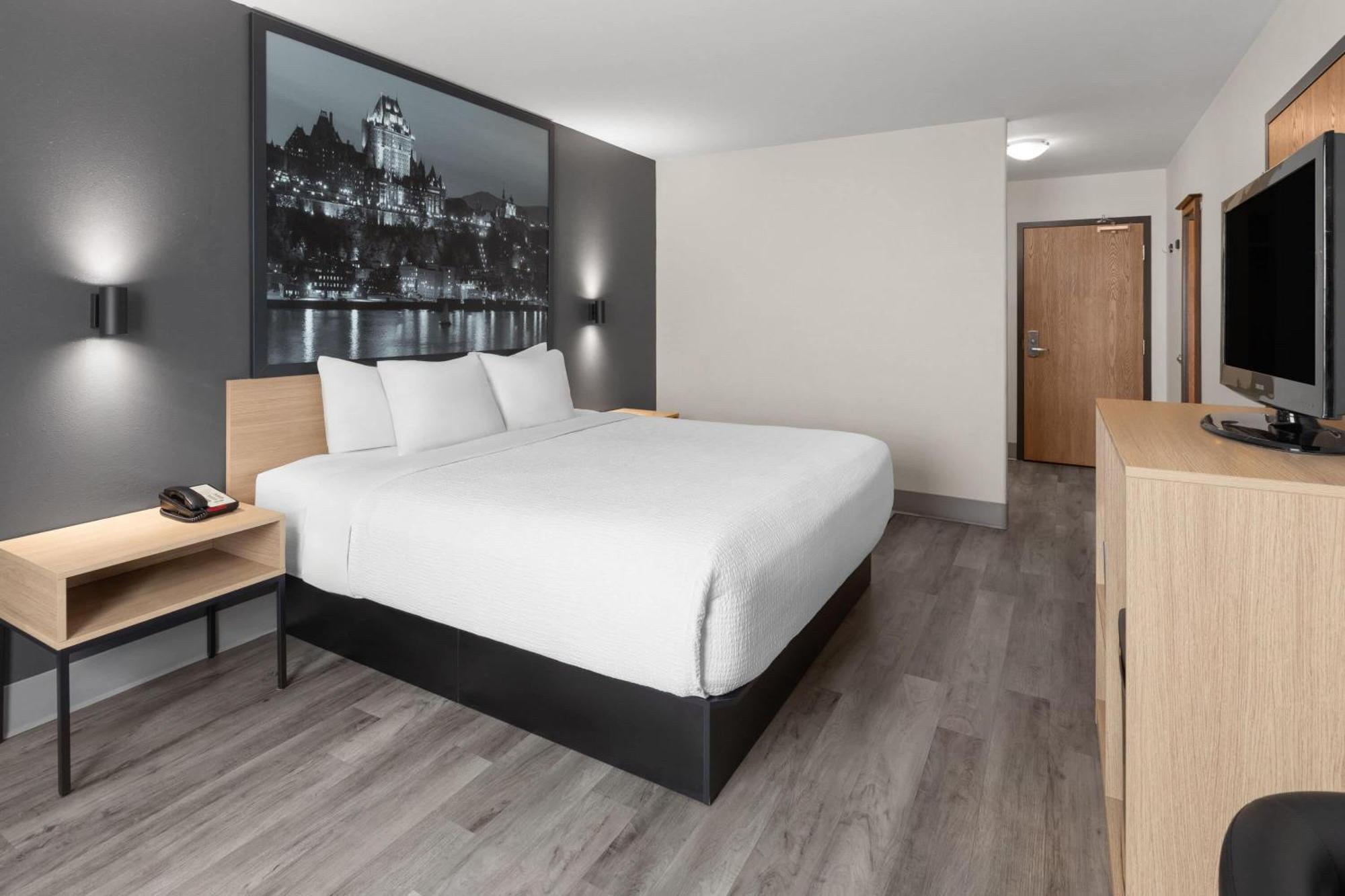 One King Bedroom Non Smoking