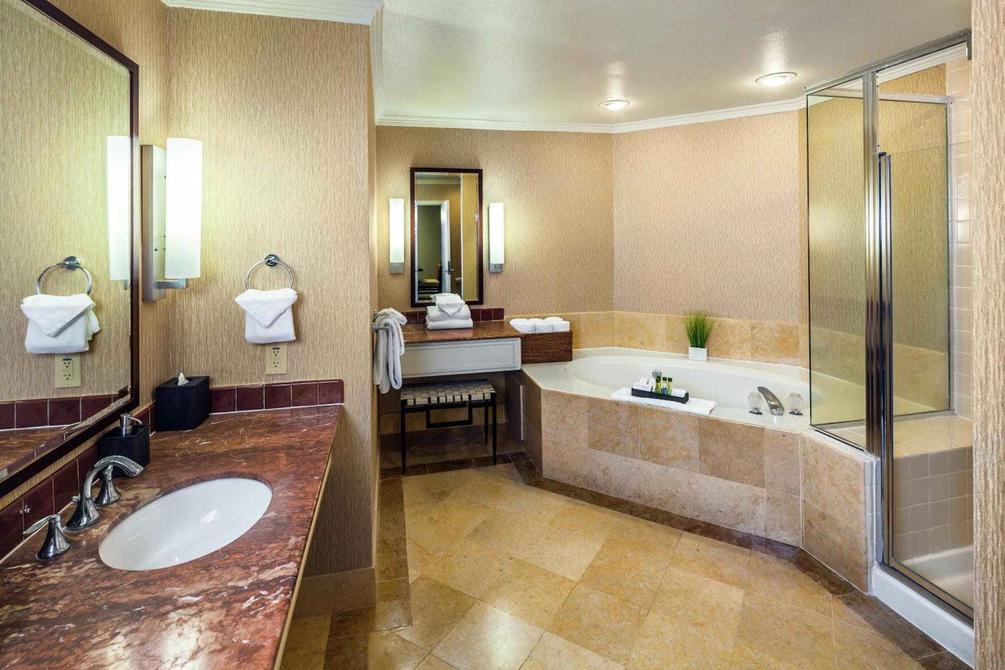 1 KING 2 ROOM PARLOR SUITE