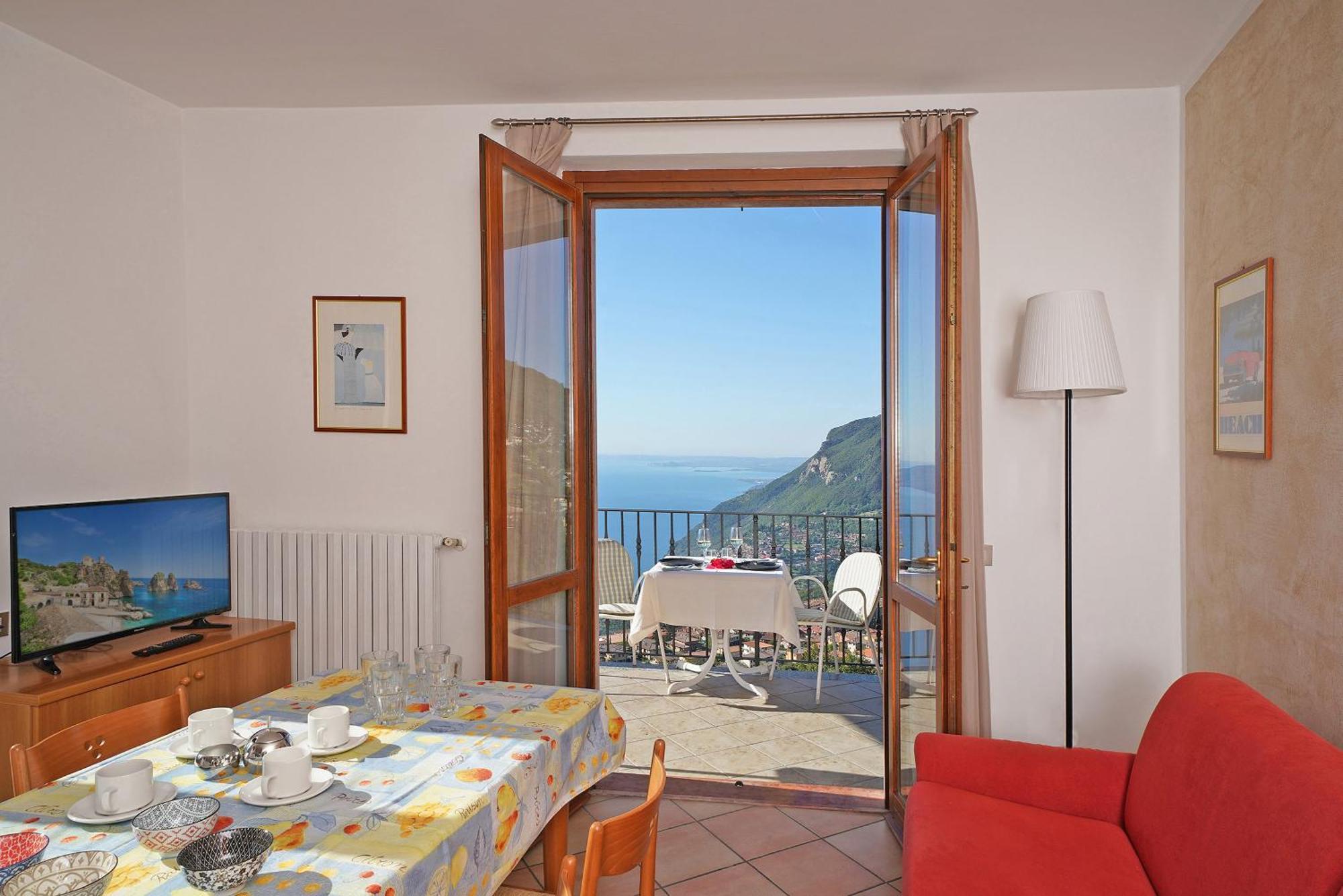Superior Two-Bedroom Apartment Lake View,1756521281:JPEG