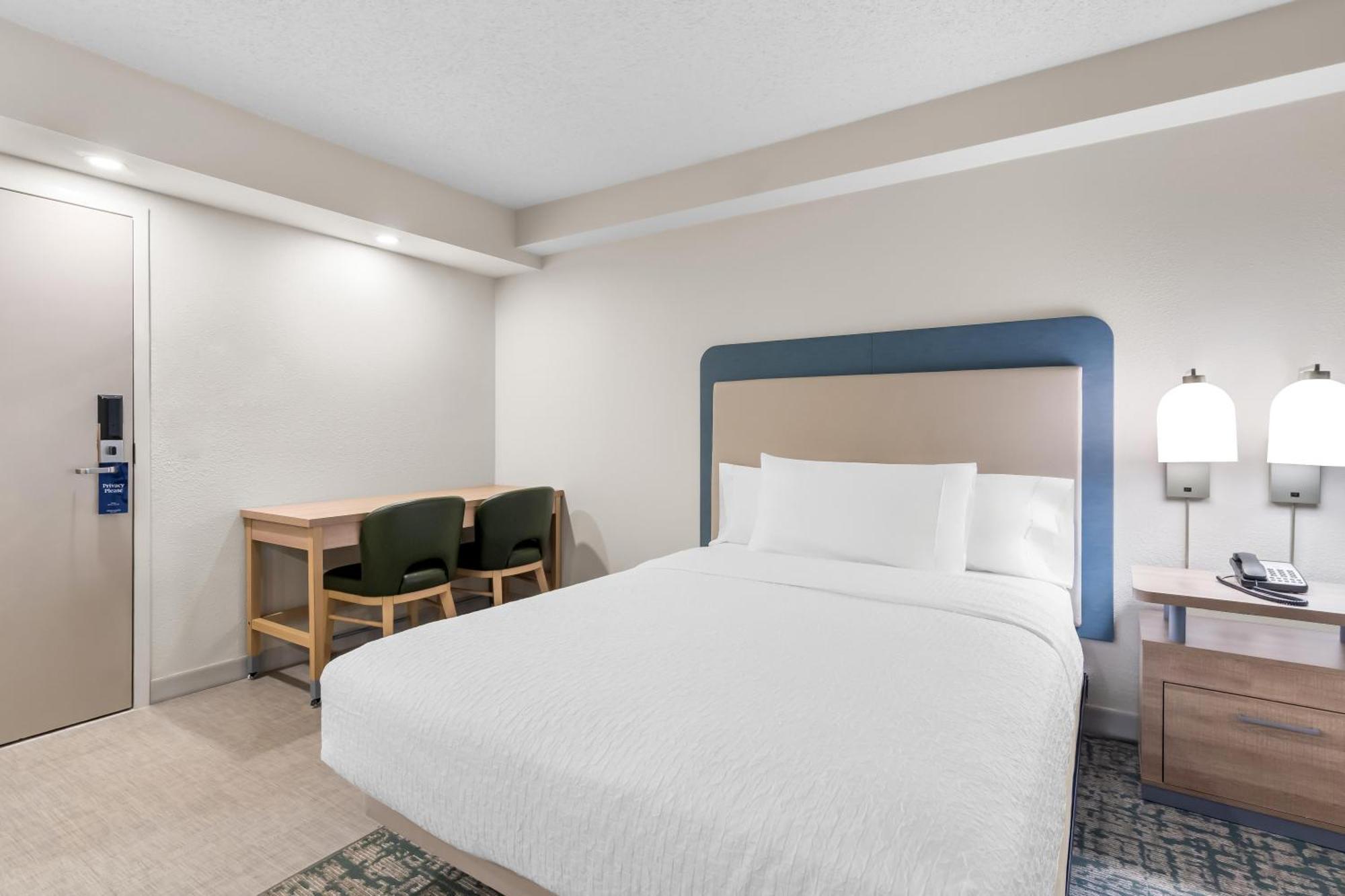 Studio Suite Two Queen Beds Roll Shower Mobility Hearing Access
