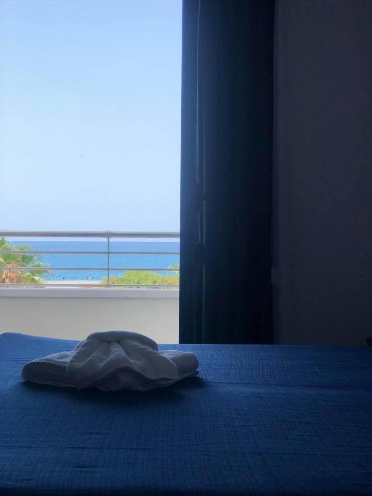 Doppelzimmer mit Balkon und Meerblick